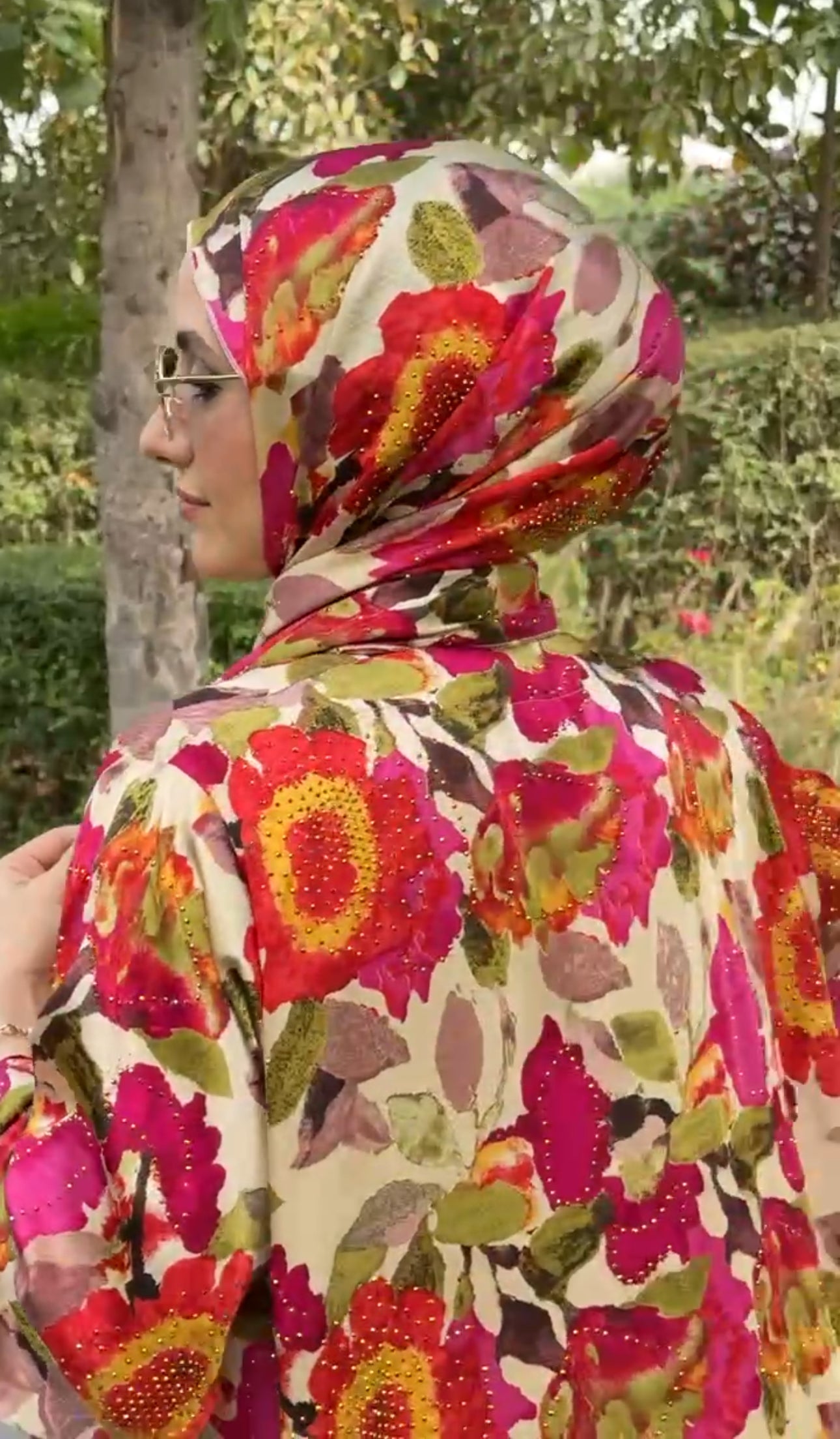 Pink 🌸 floral Abayah with matching scarf