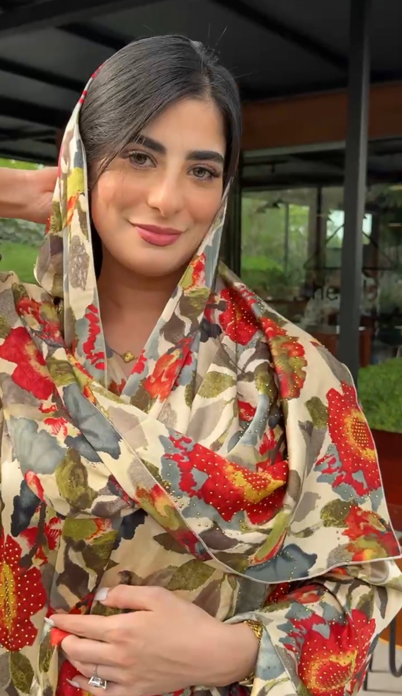 Red 🌹 floral Abayah with matching scarf