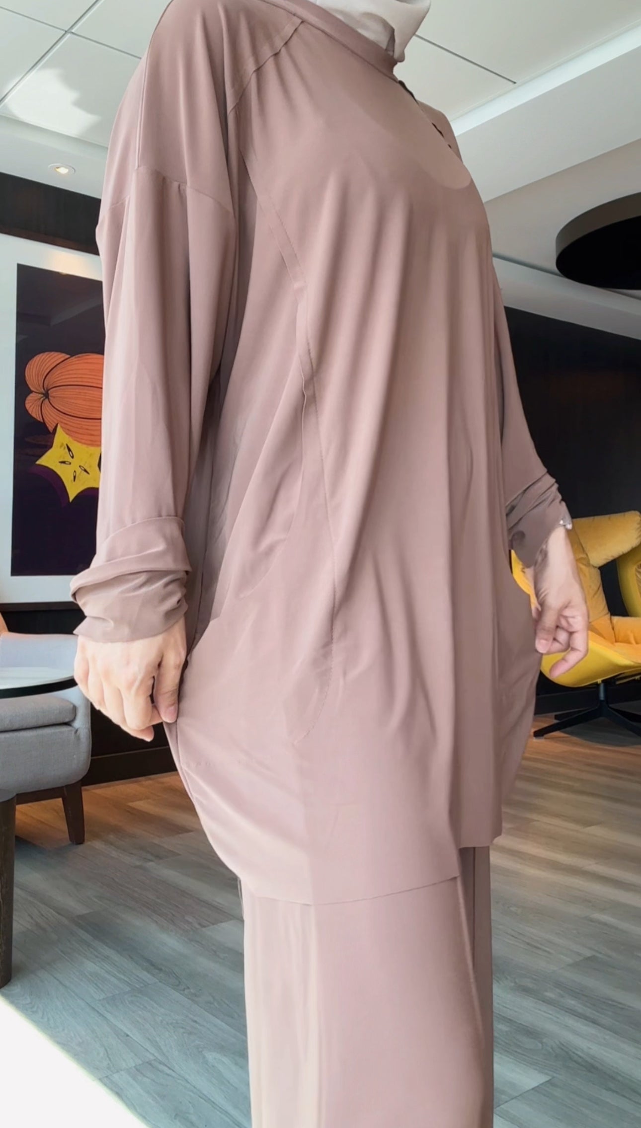 Brown stretch fabric set with pocket