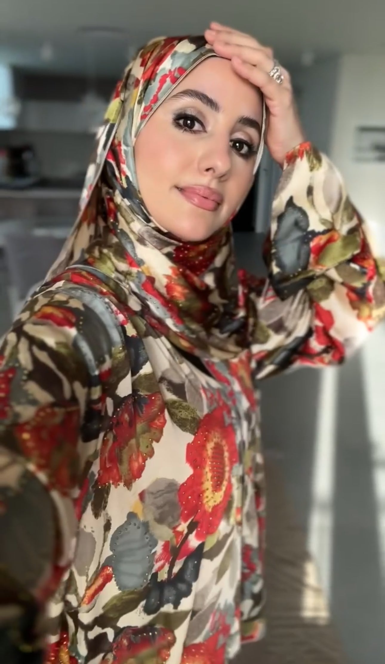 Red 🌹 floral Abayah with matching scarf