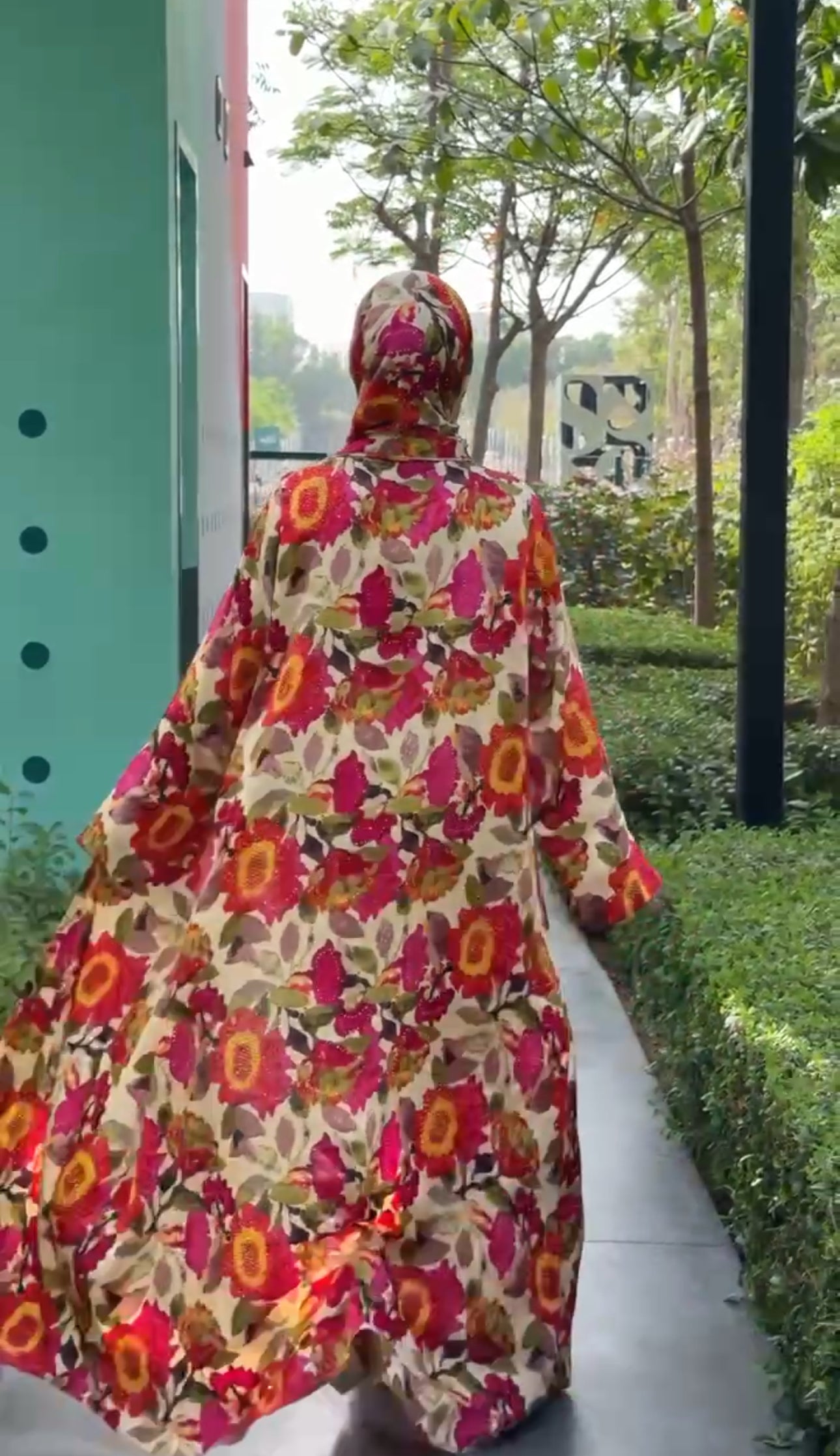 Pink 🌸 floral Abayah with matching scarf