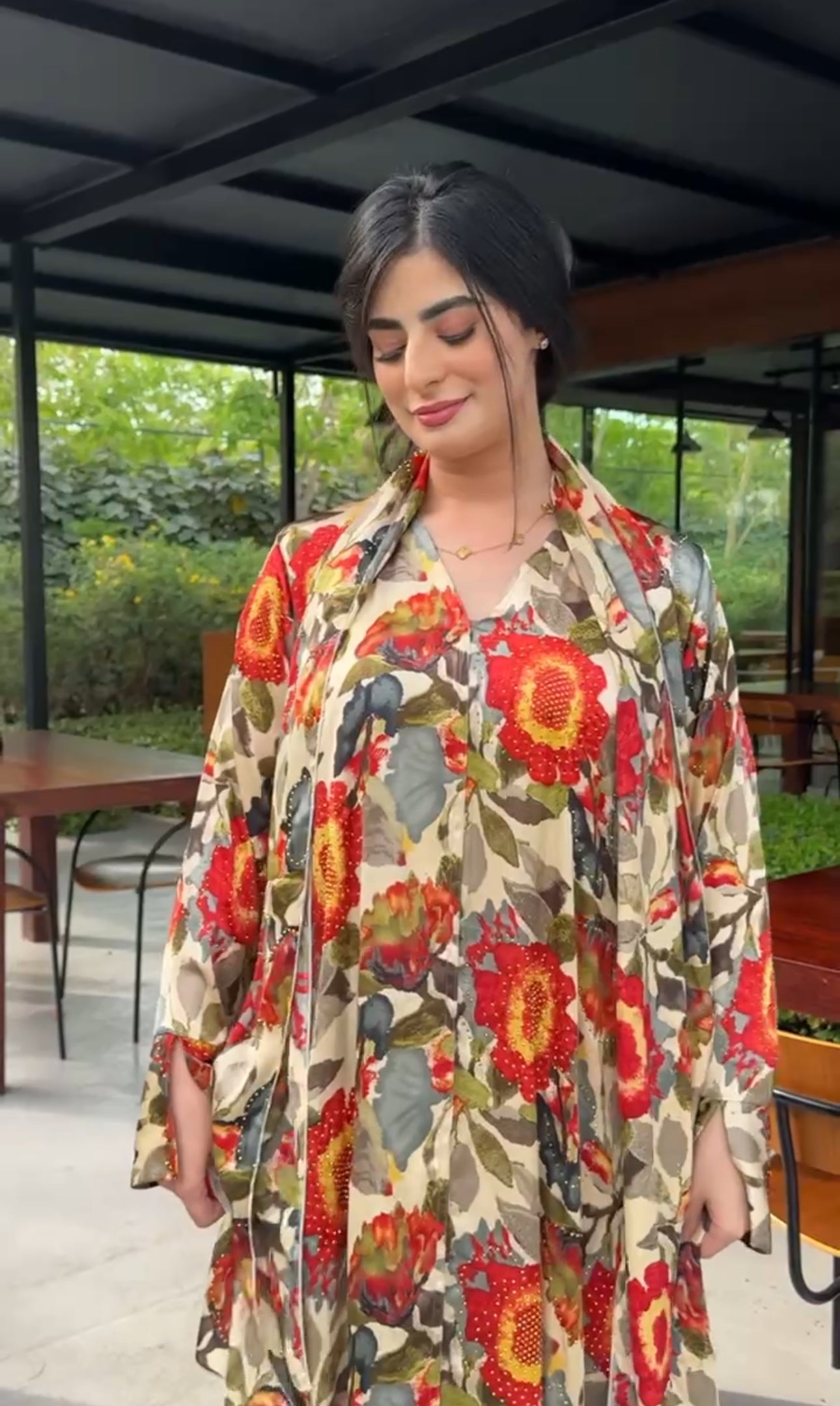 Red 🌹 floral Abayah with matching scarf