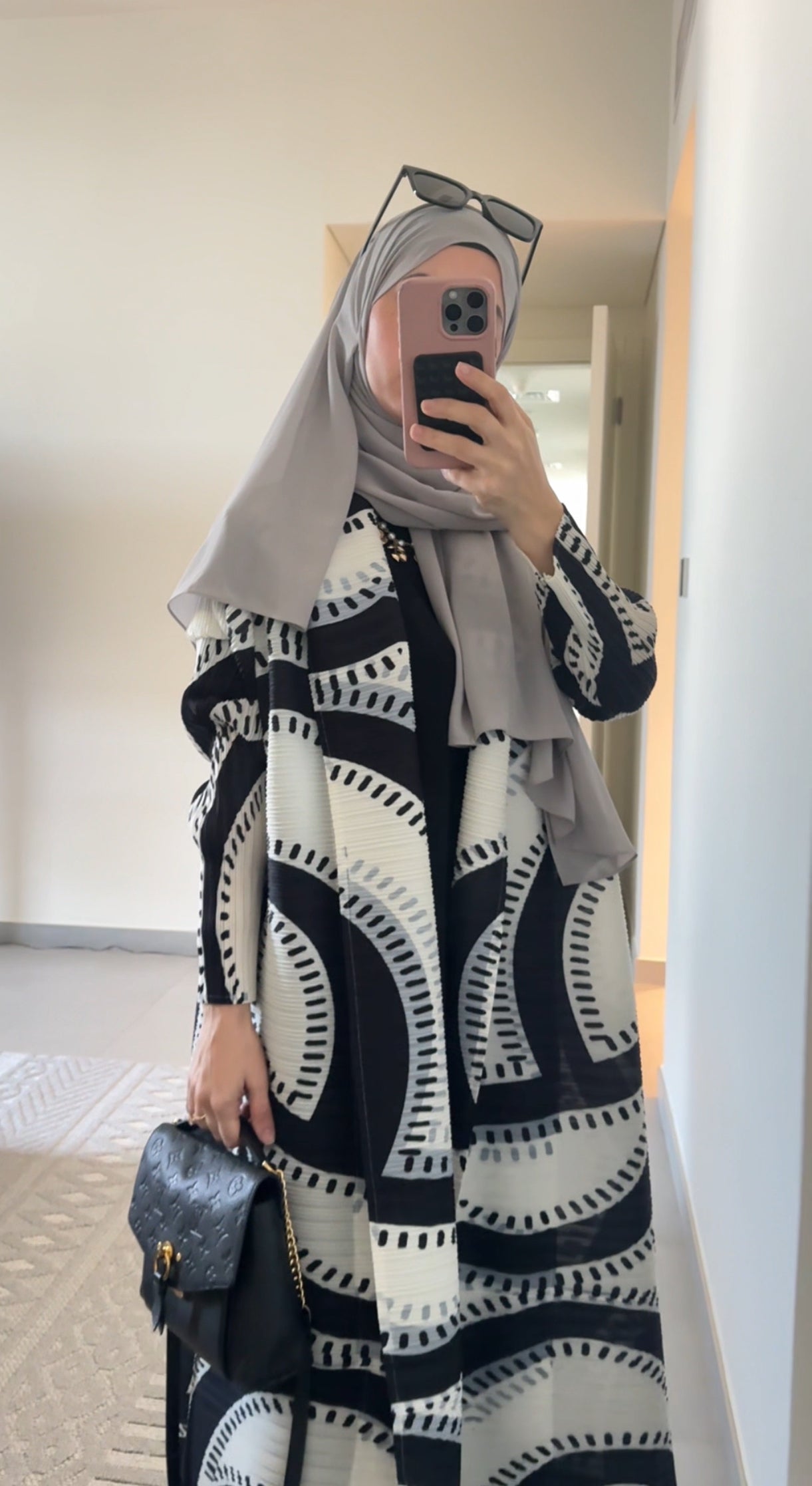 Black & White Bouncy Abayah