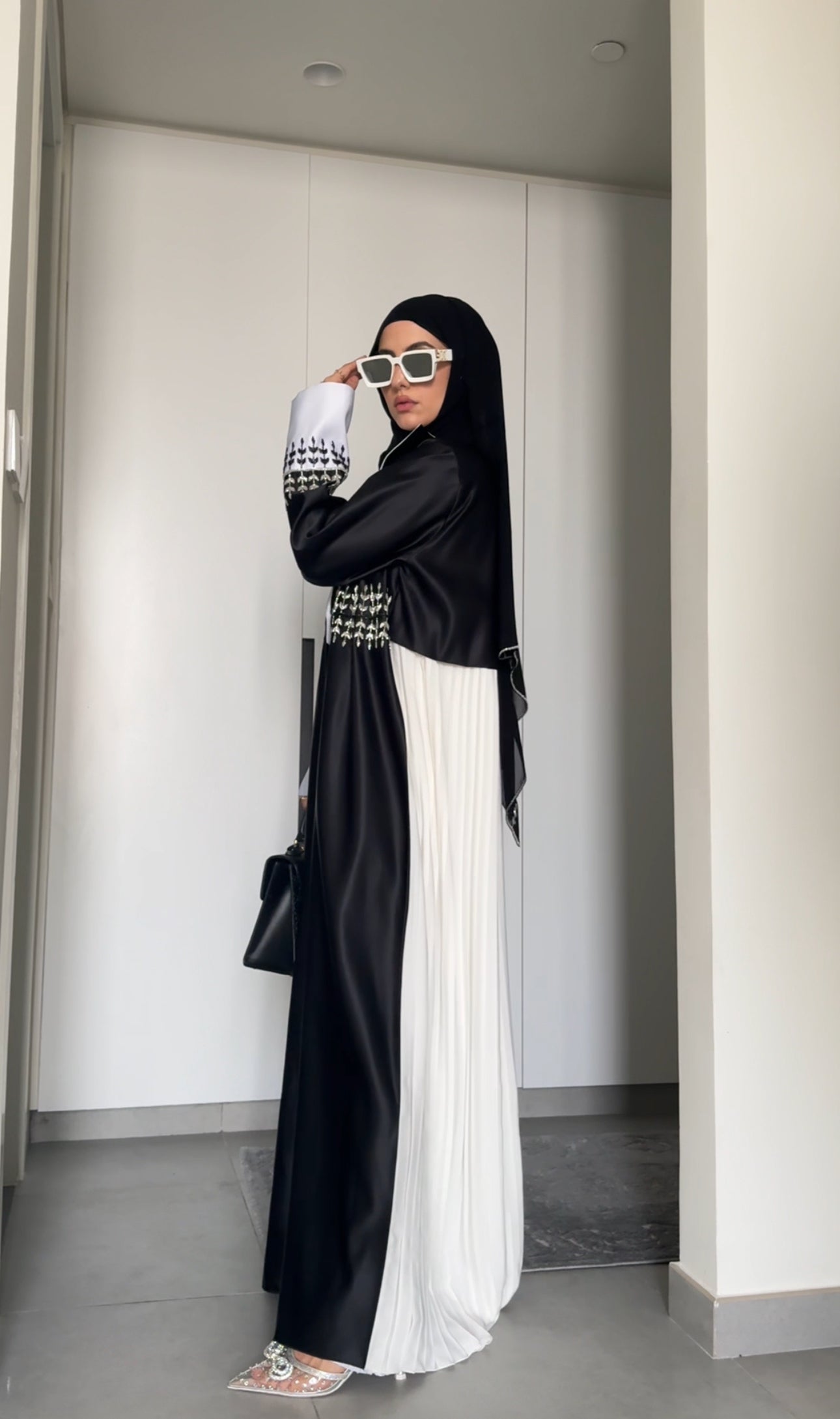 Boss Babe Black and white abayah
