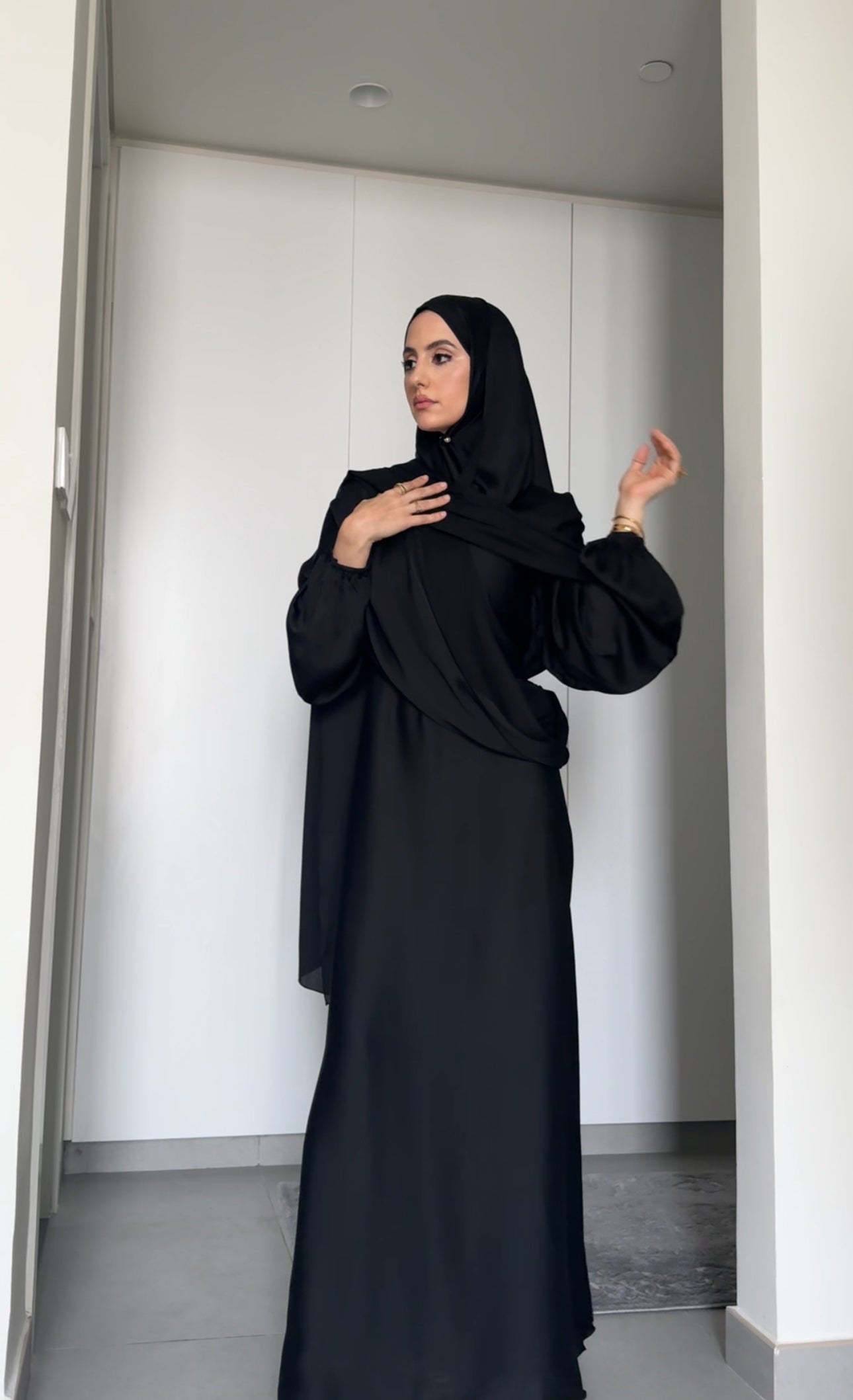 Sheikha Ameerah in Black Long Scarf Abayah