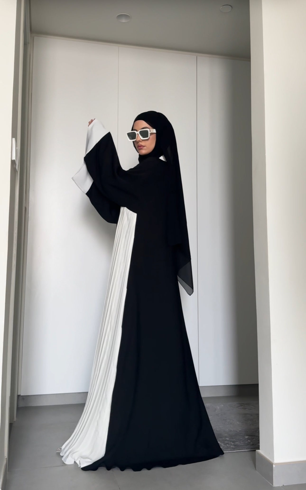Black and white flowy abayah