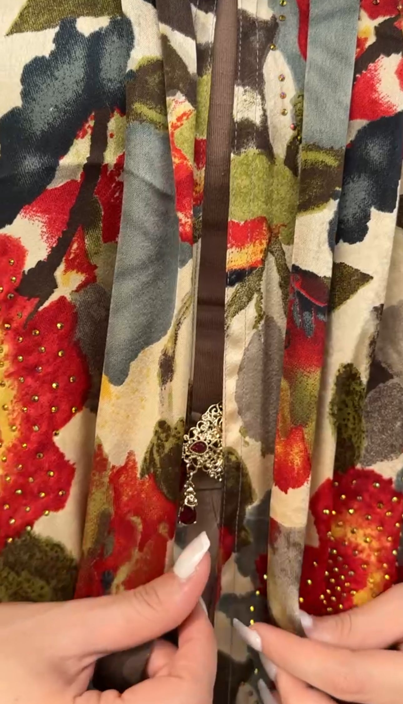 Red 🌹 floral Abayah with matching scarf