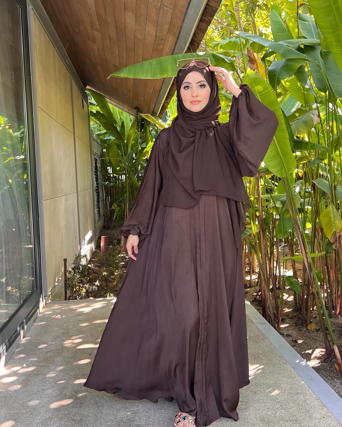 Brown flow abayah