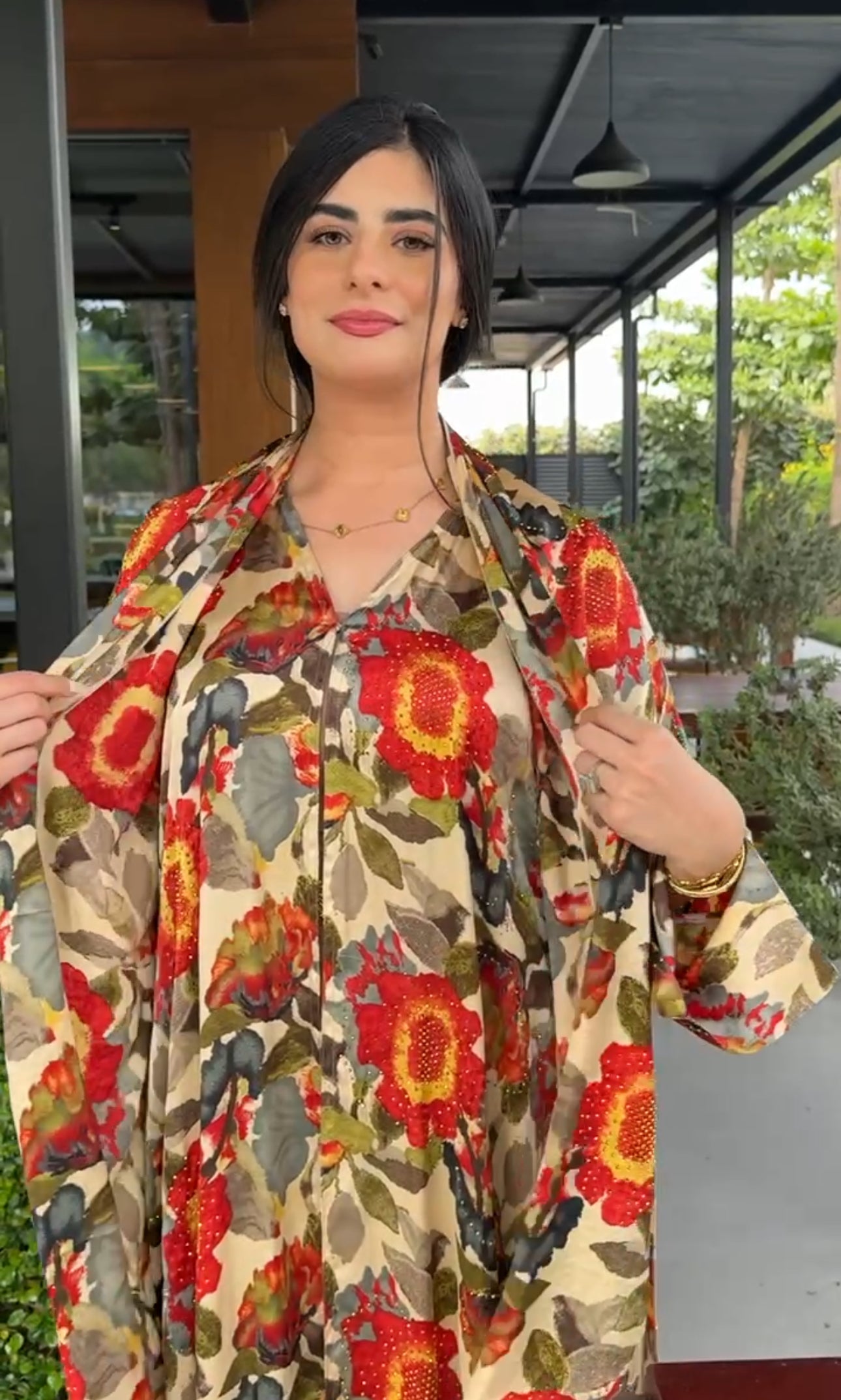 Red 🌹 floral Abayah with matching scarf