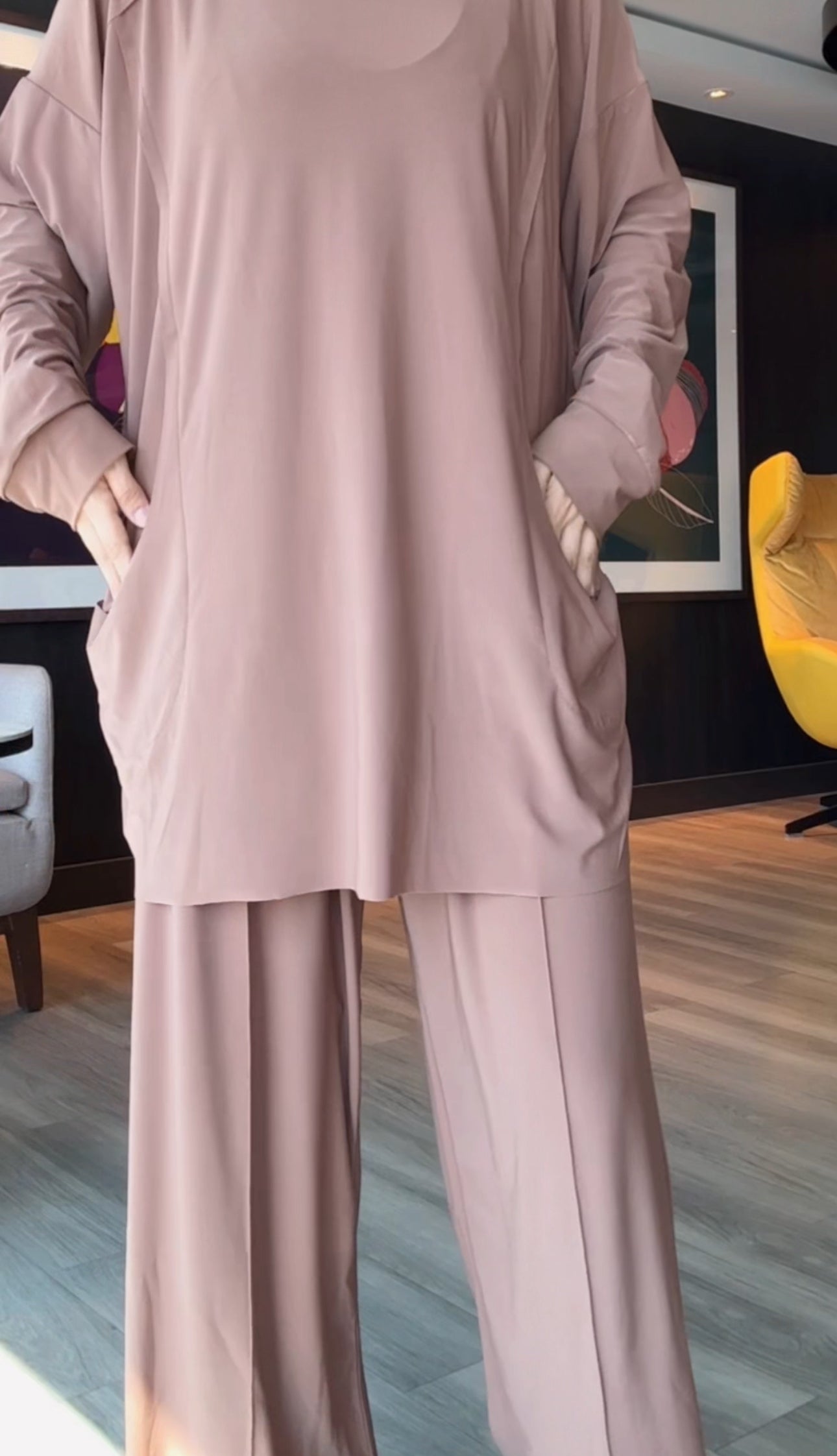Brown stretch fabric set with pocket