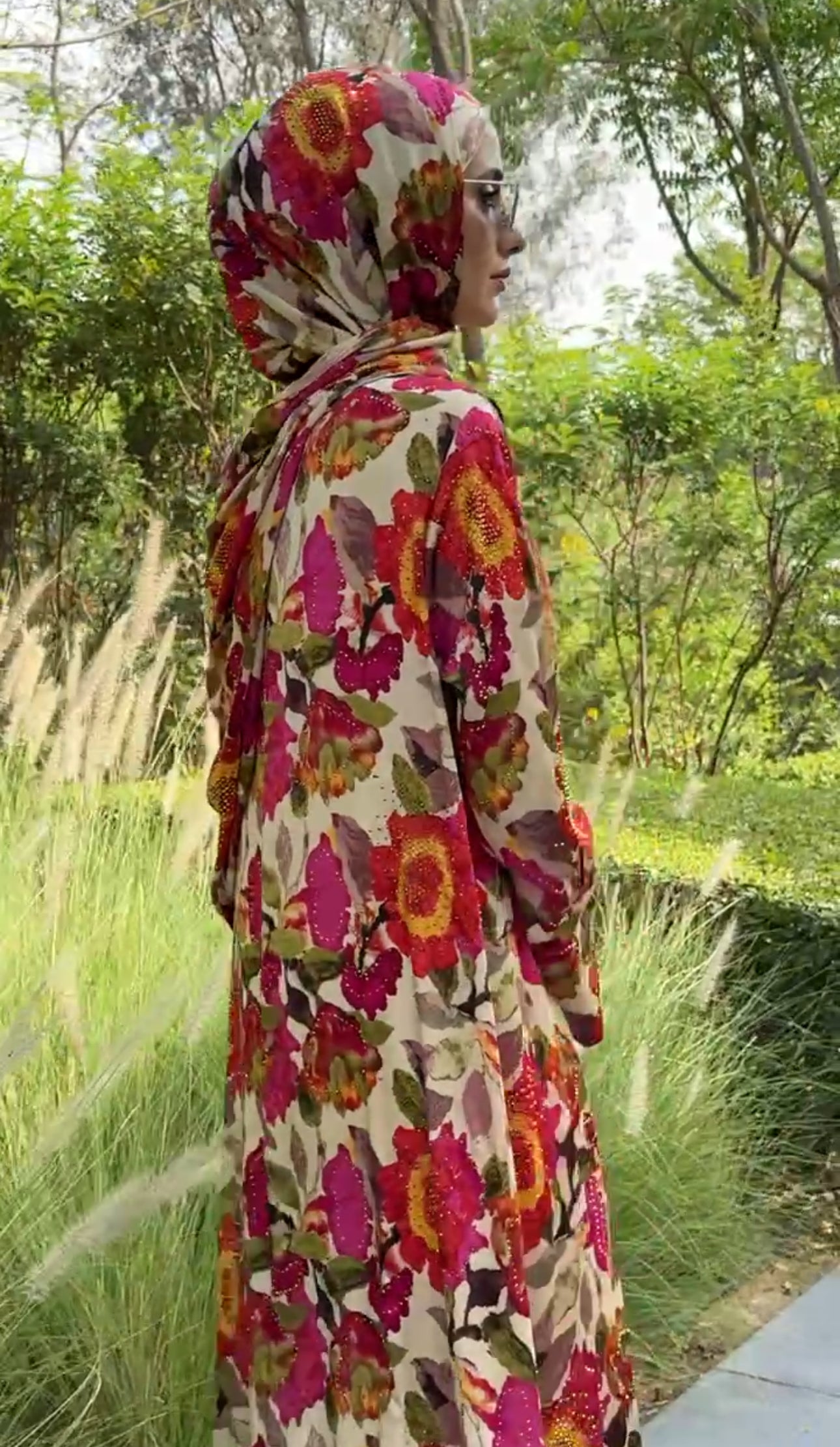 Pink 🌸 floral Abayah with matching scarf