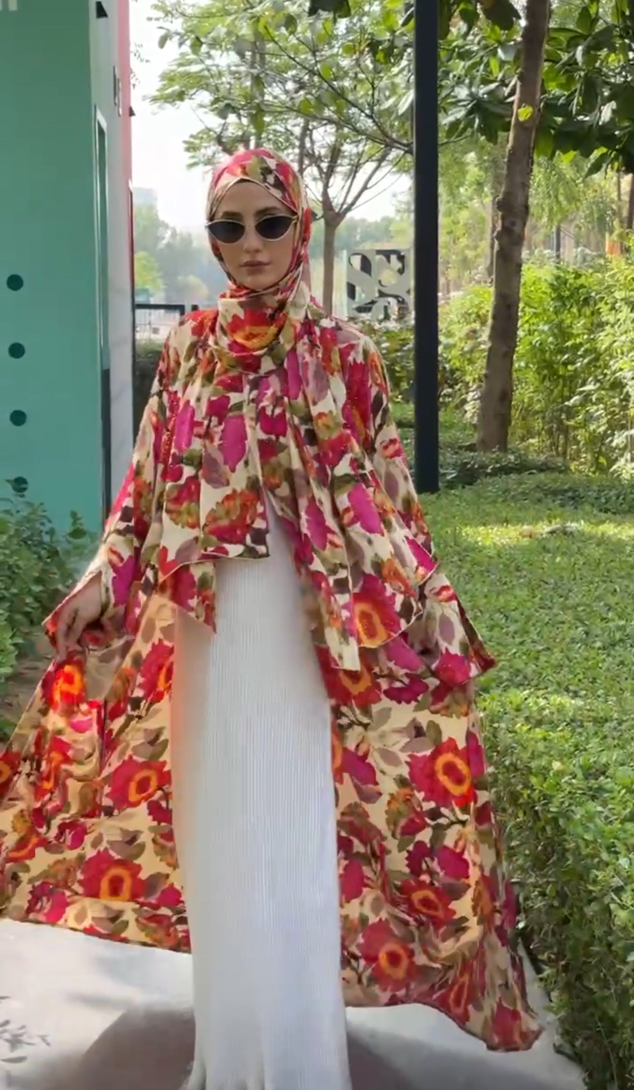 Pink 🌸 floral Abayah with matching scarf