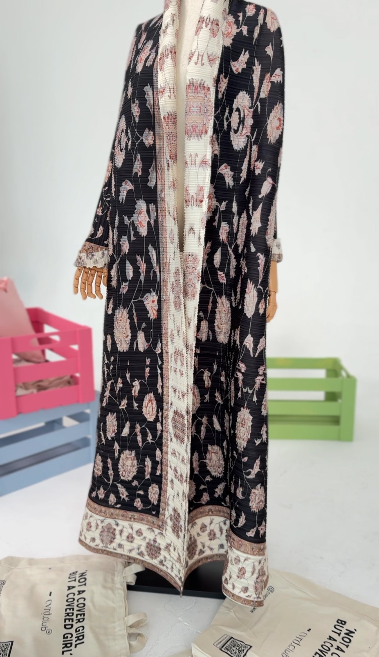 Black & Beige Bouncy Abayah