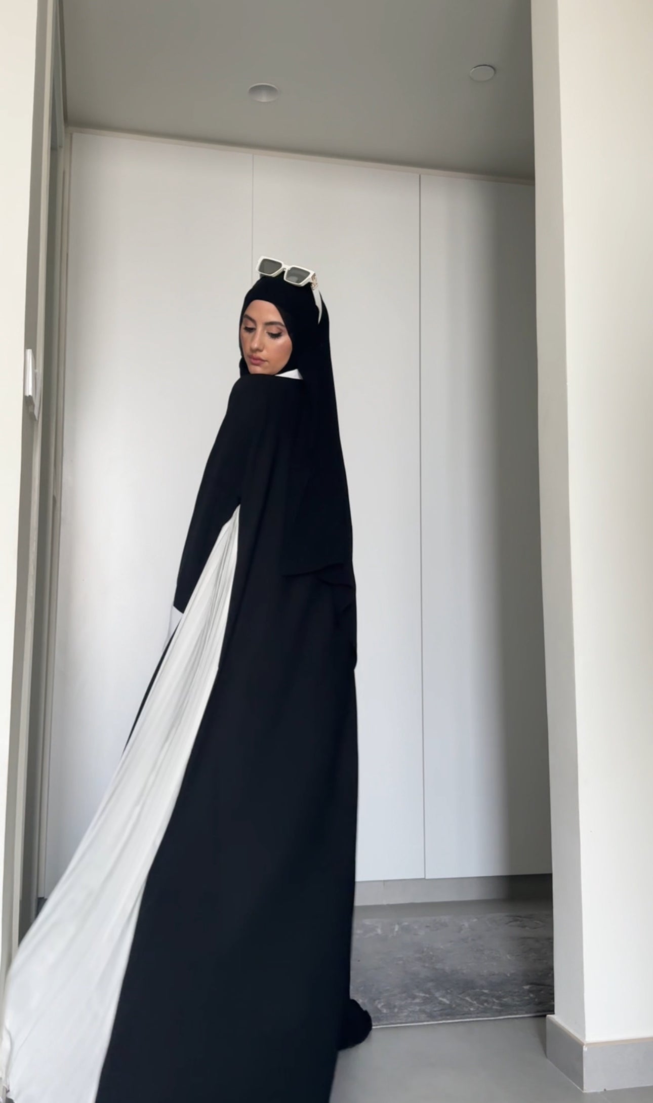 Black and white flowy abayah