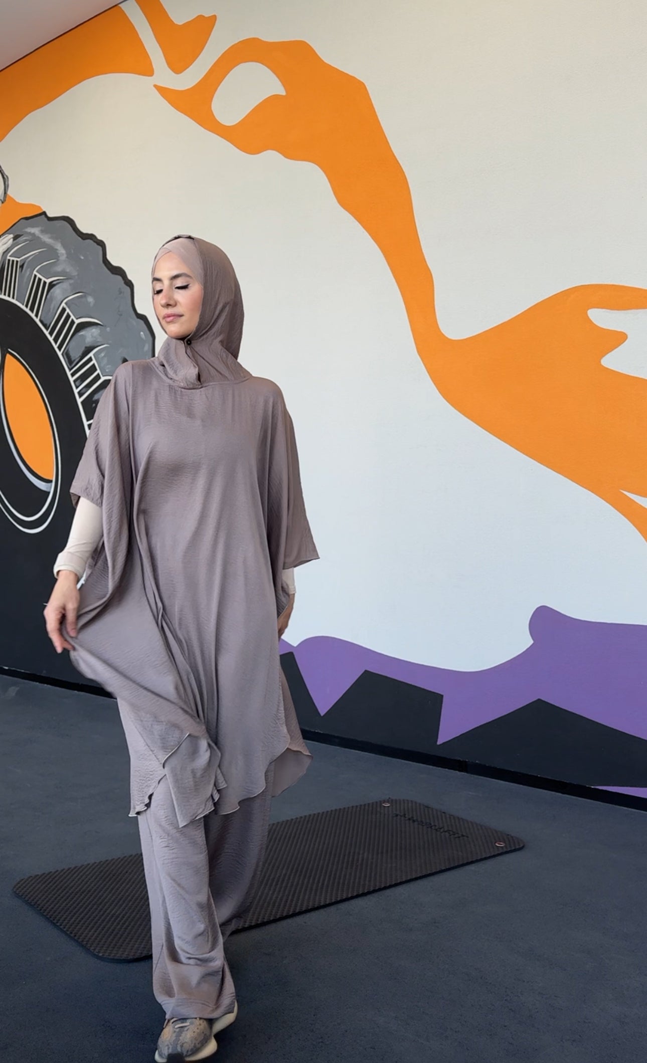 Beige Hooded Gym Set