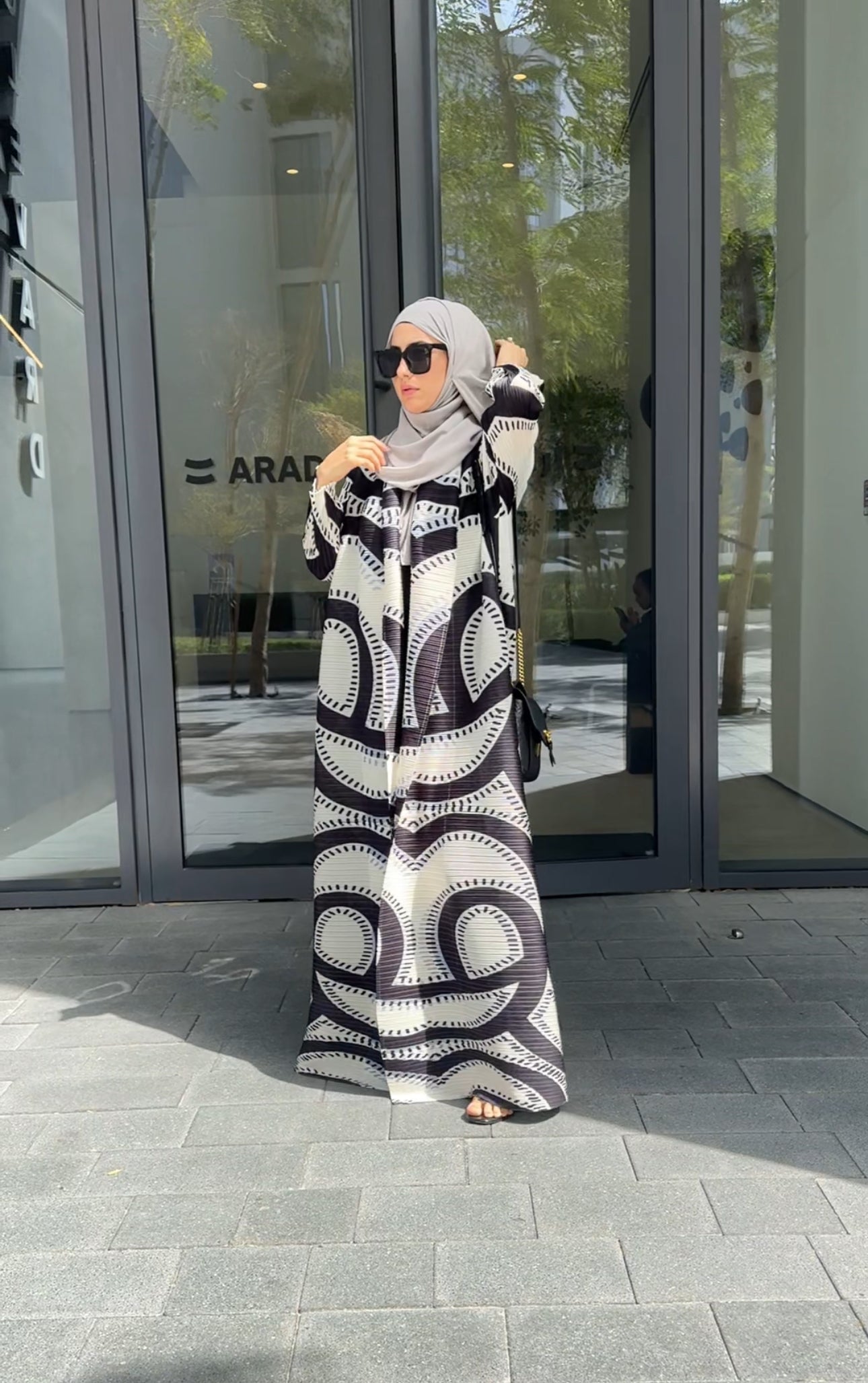 Black & White Bouncy Abayah