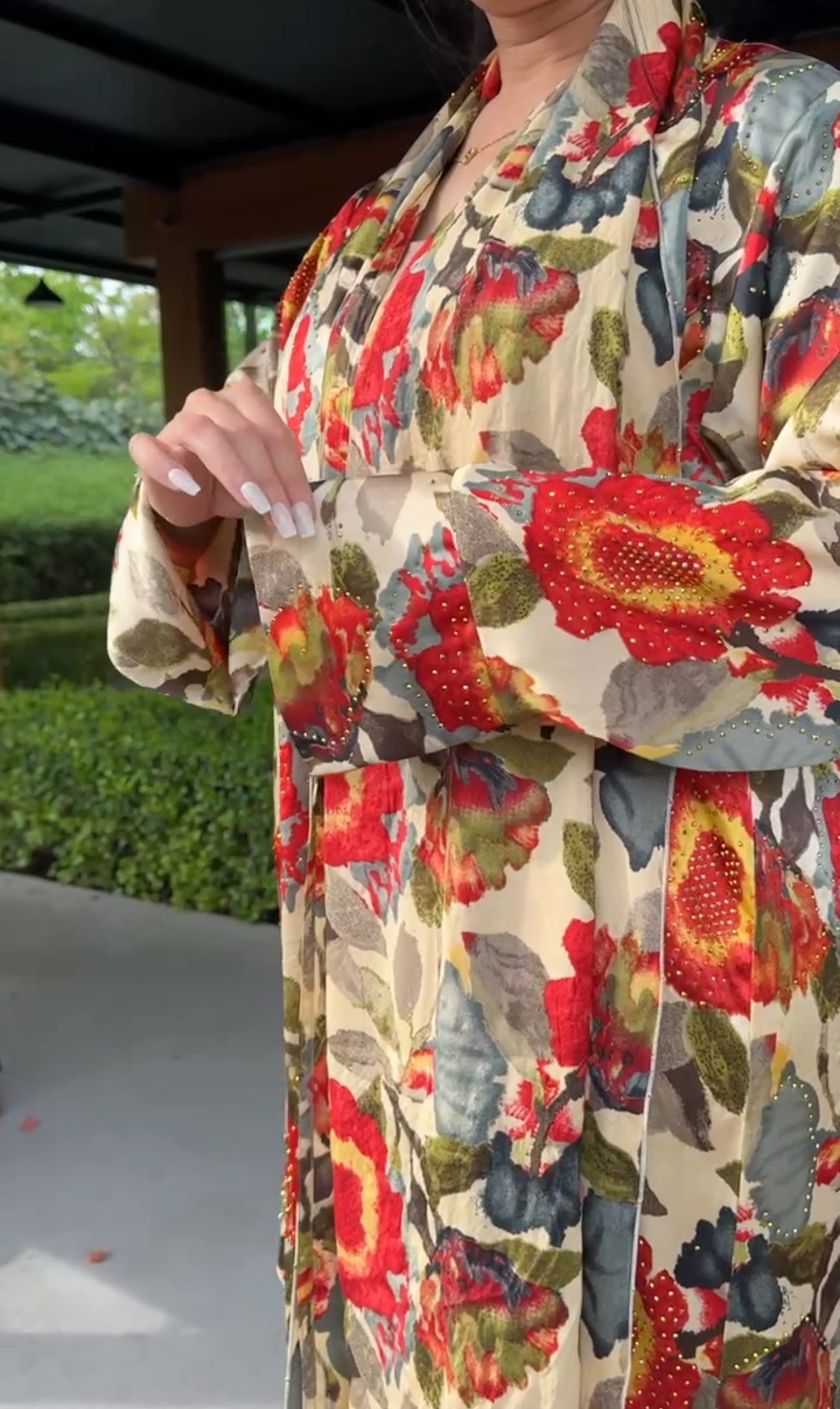 Red 🌹 floral Abayah with matching scarf