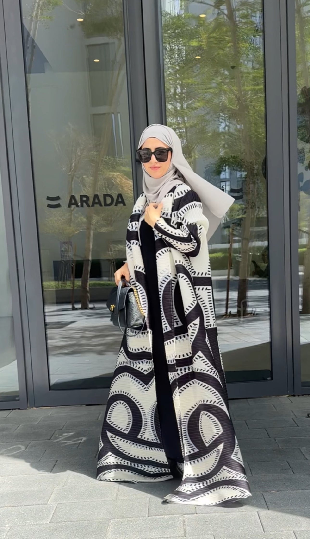 Black & White Bouncy Abayah