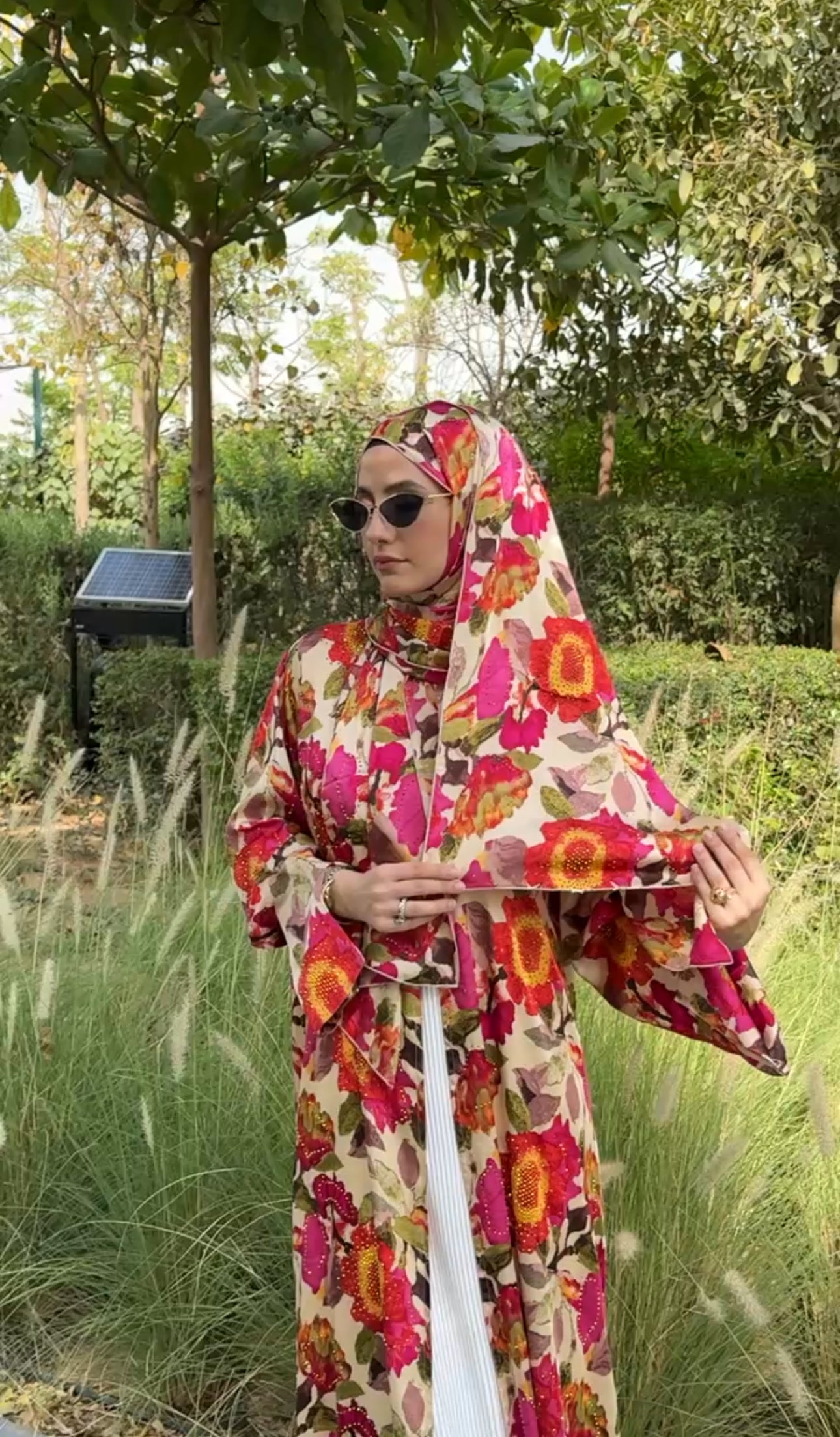 Pink 🌸 floral Abayah with matching scarf