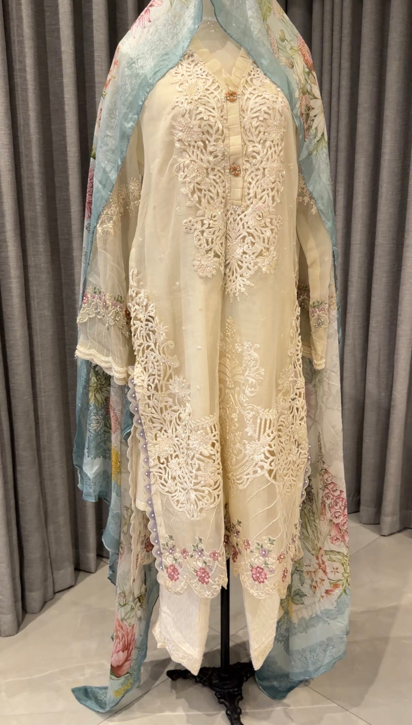 Sari with pants and scarf