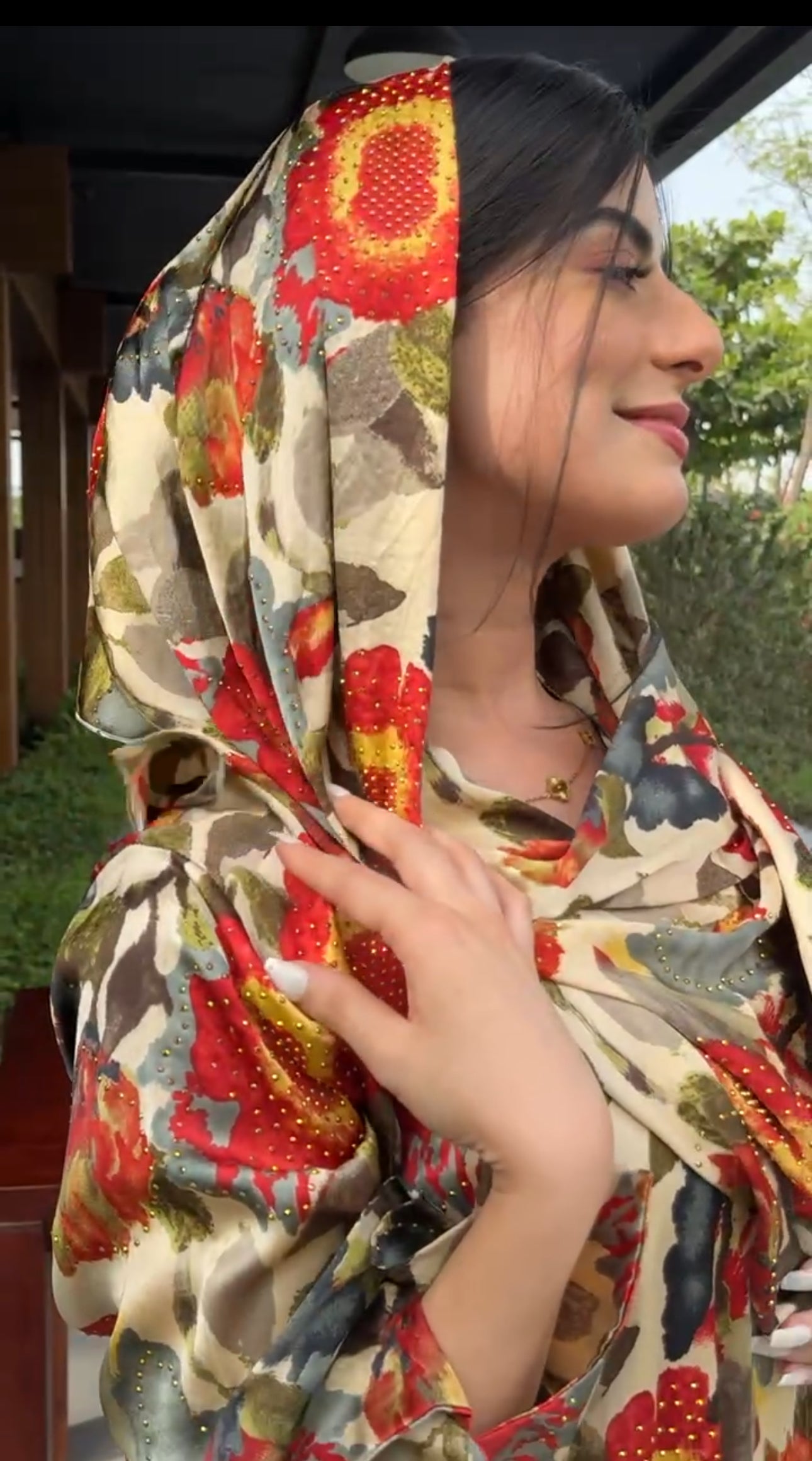 Red 🌹 floral Abayah with matching scarf