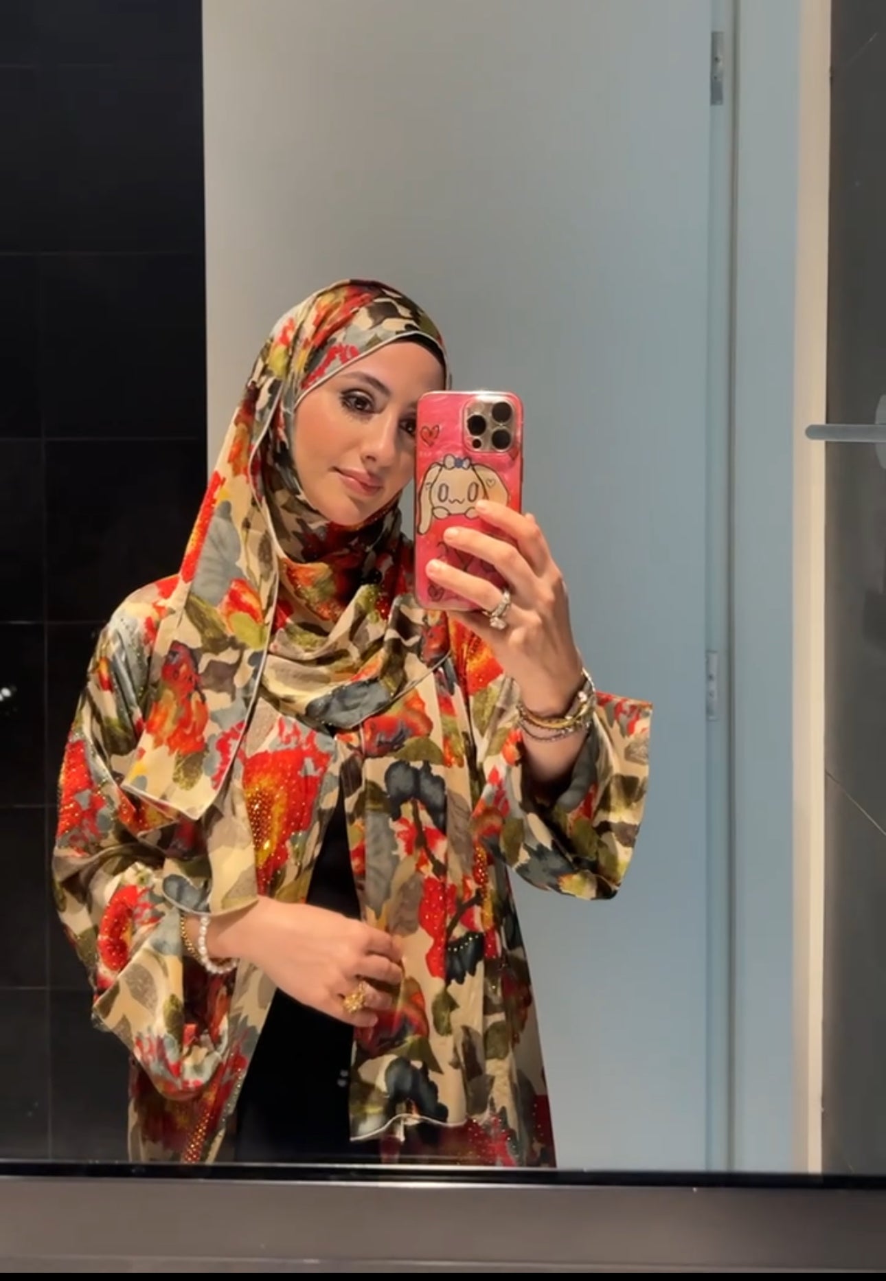 Red 🌹 floral Abayah with matching scarf