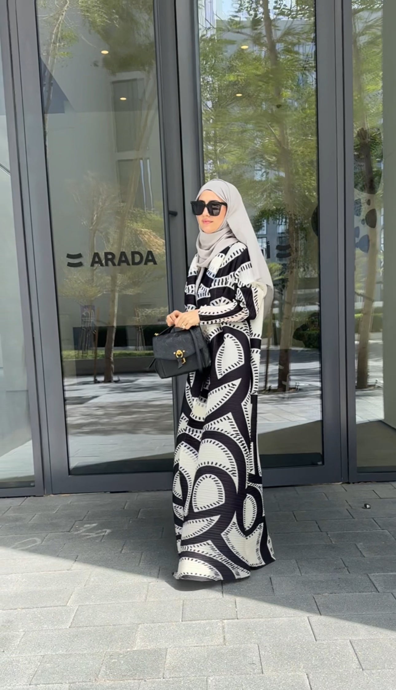 Black & White Bouncy Abayah