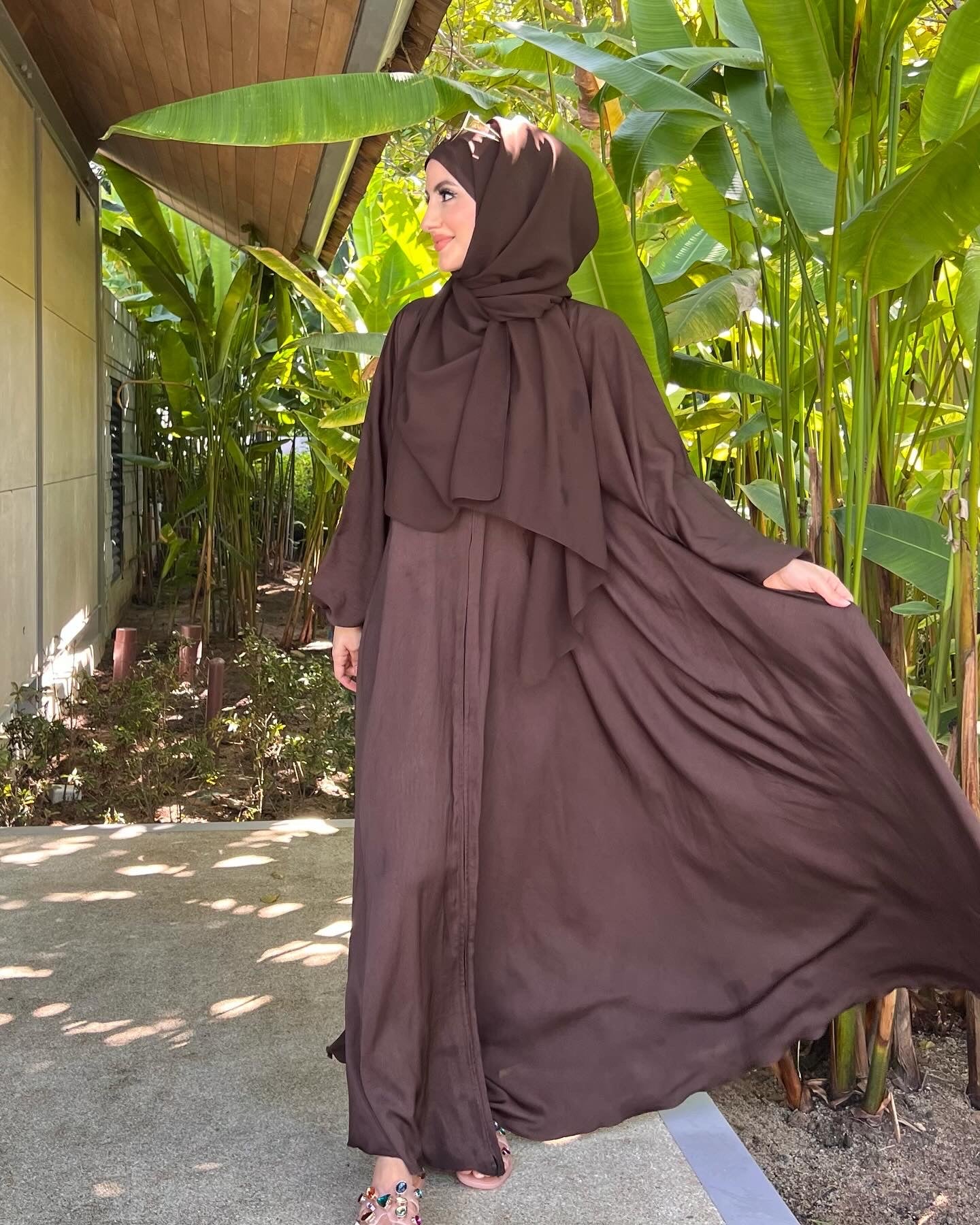 Brown flow abayah