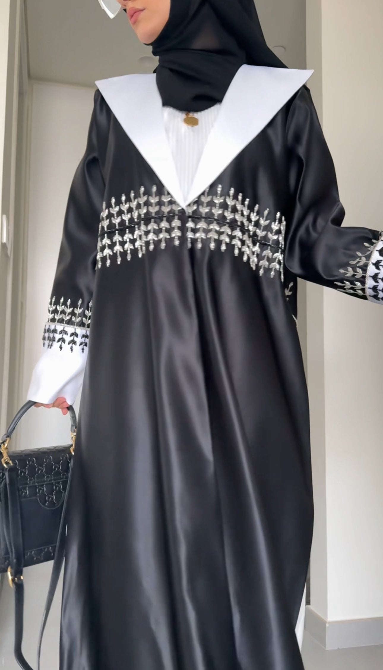 Boss Babe Black and white abayah