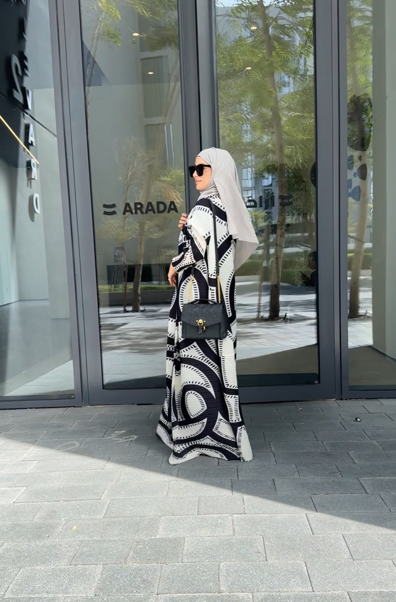 Black & White Bouncy Abayah