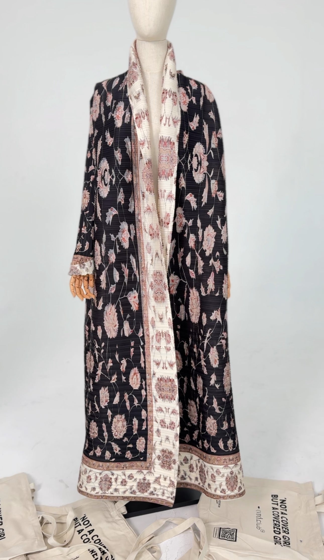 Black & Beige Bouncy Abayah
