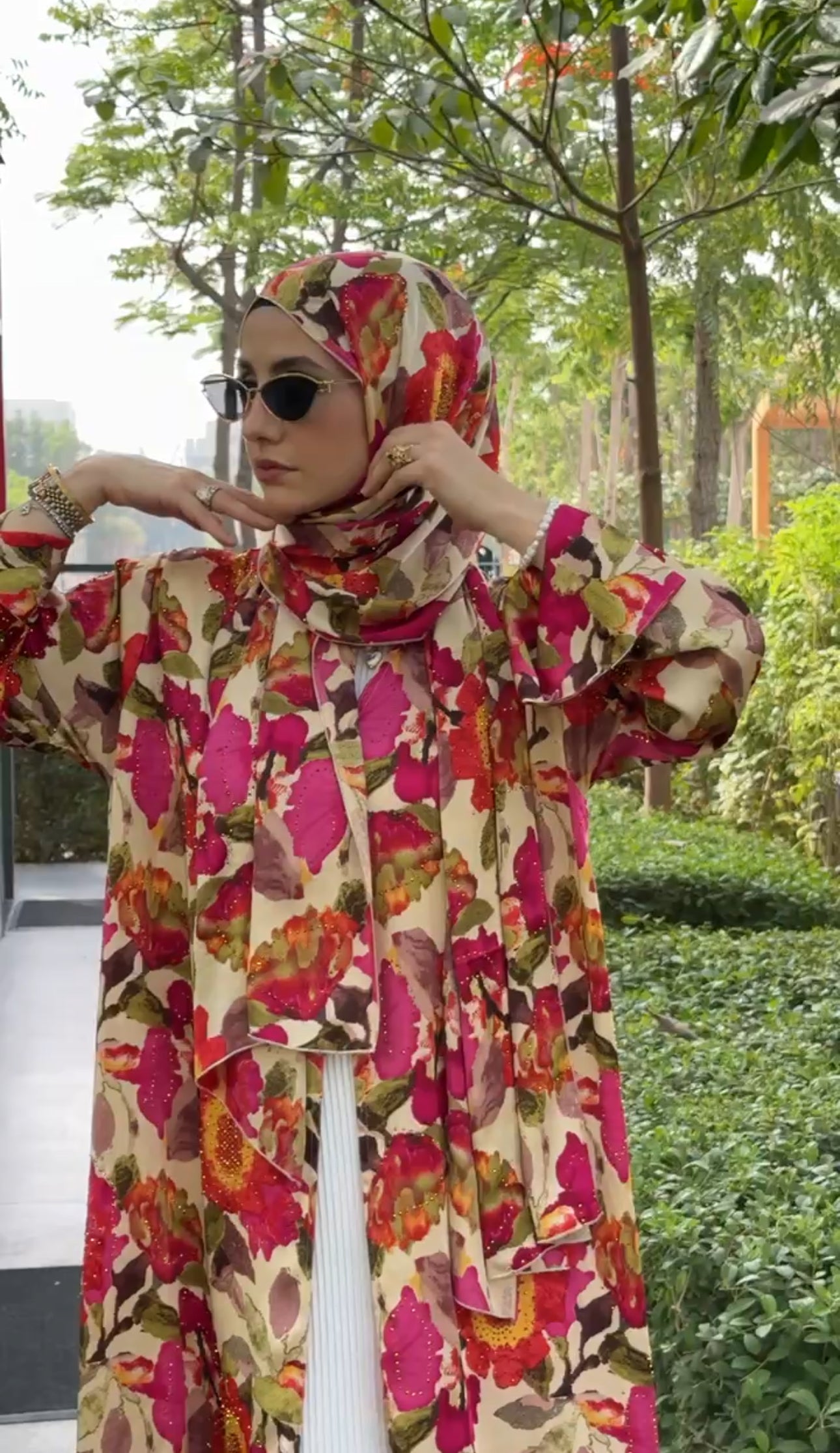 Pink 🌸 floral Abayah with matching scarf