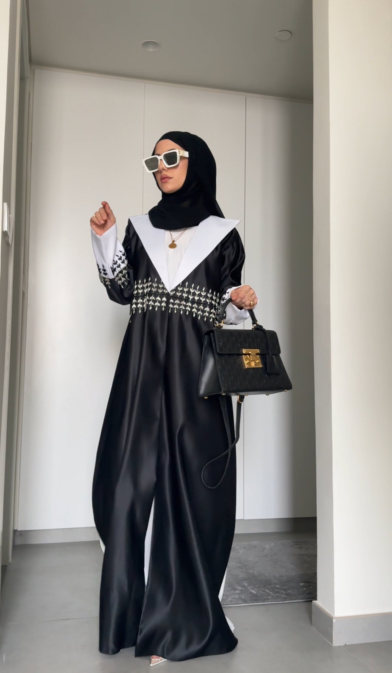Boss Babe Black and white abayah