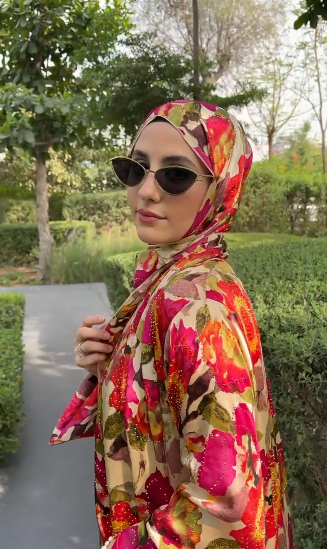 Pink 🌸 floral Abayah with matching scarf