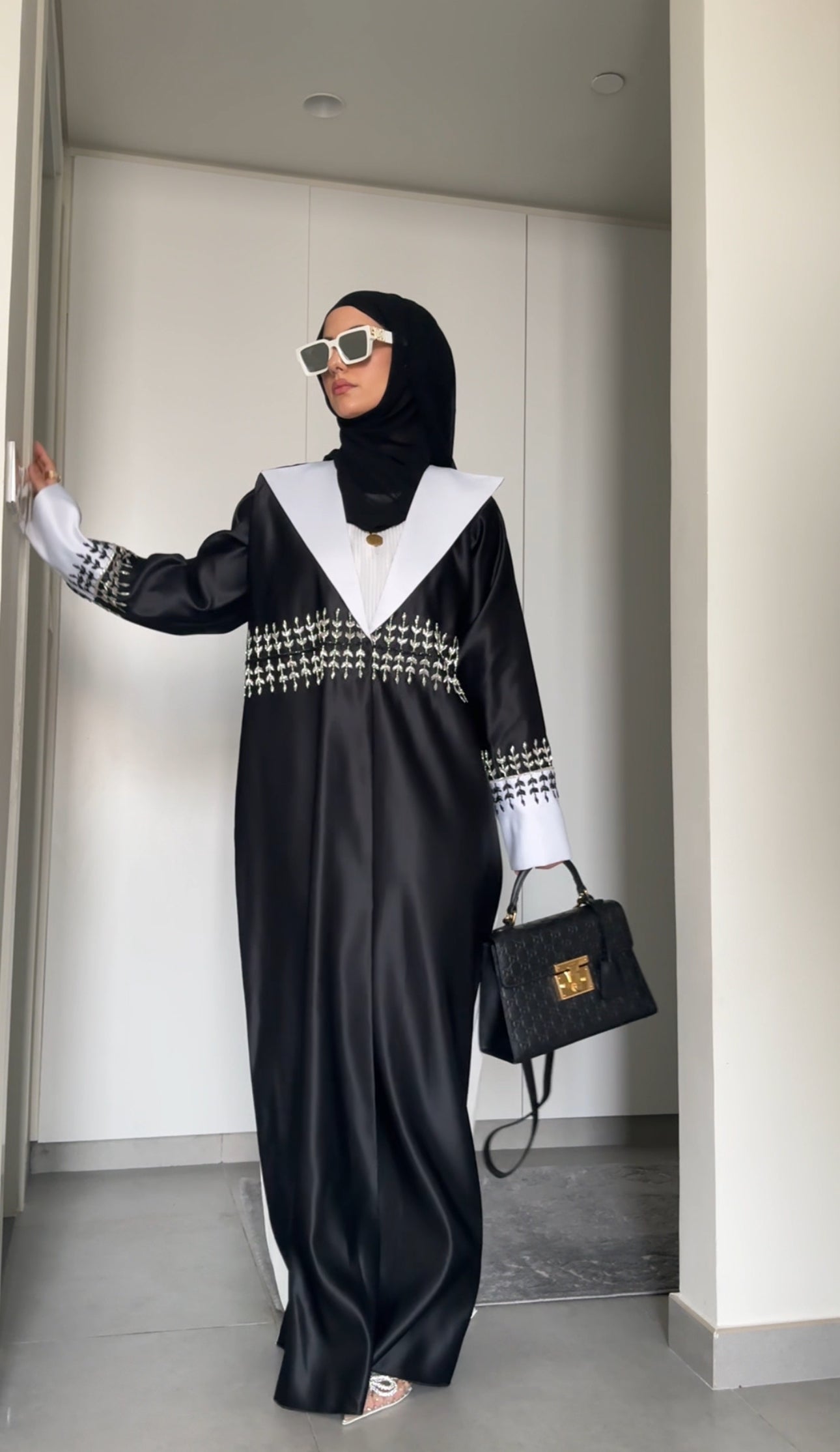 Boss Babe Black and white abayah