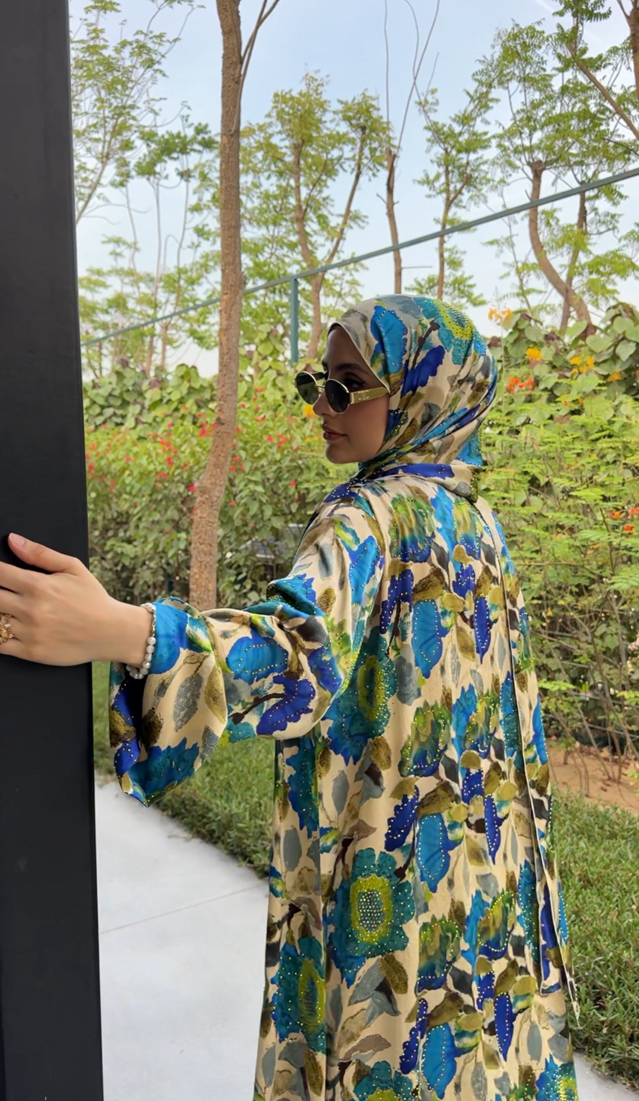 Blue 🦋 floral Abayah with matching scarf