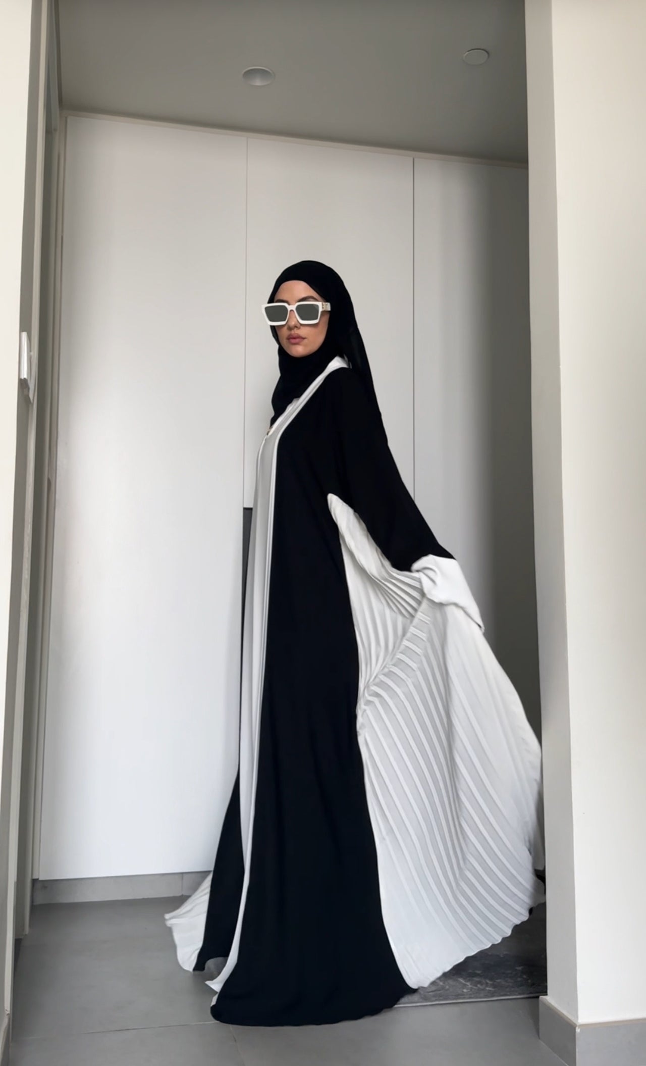 Black and white flowy abayah
