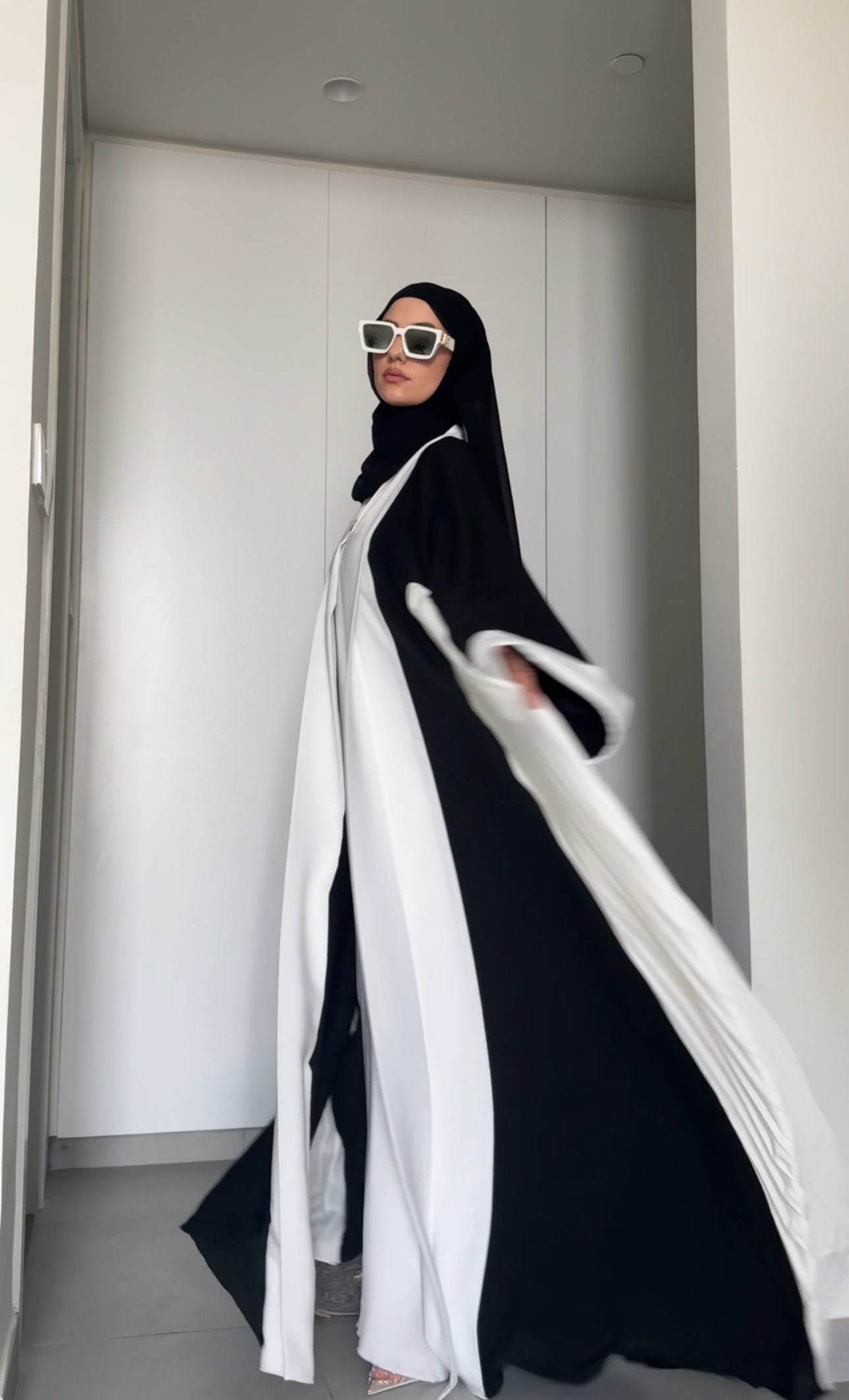 Black and white flowy abayah