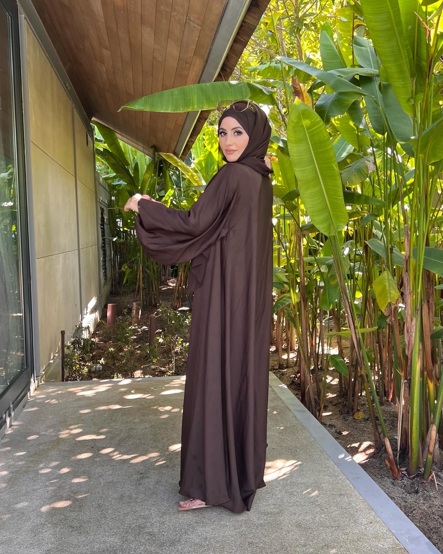 Brown flow abayah