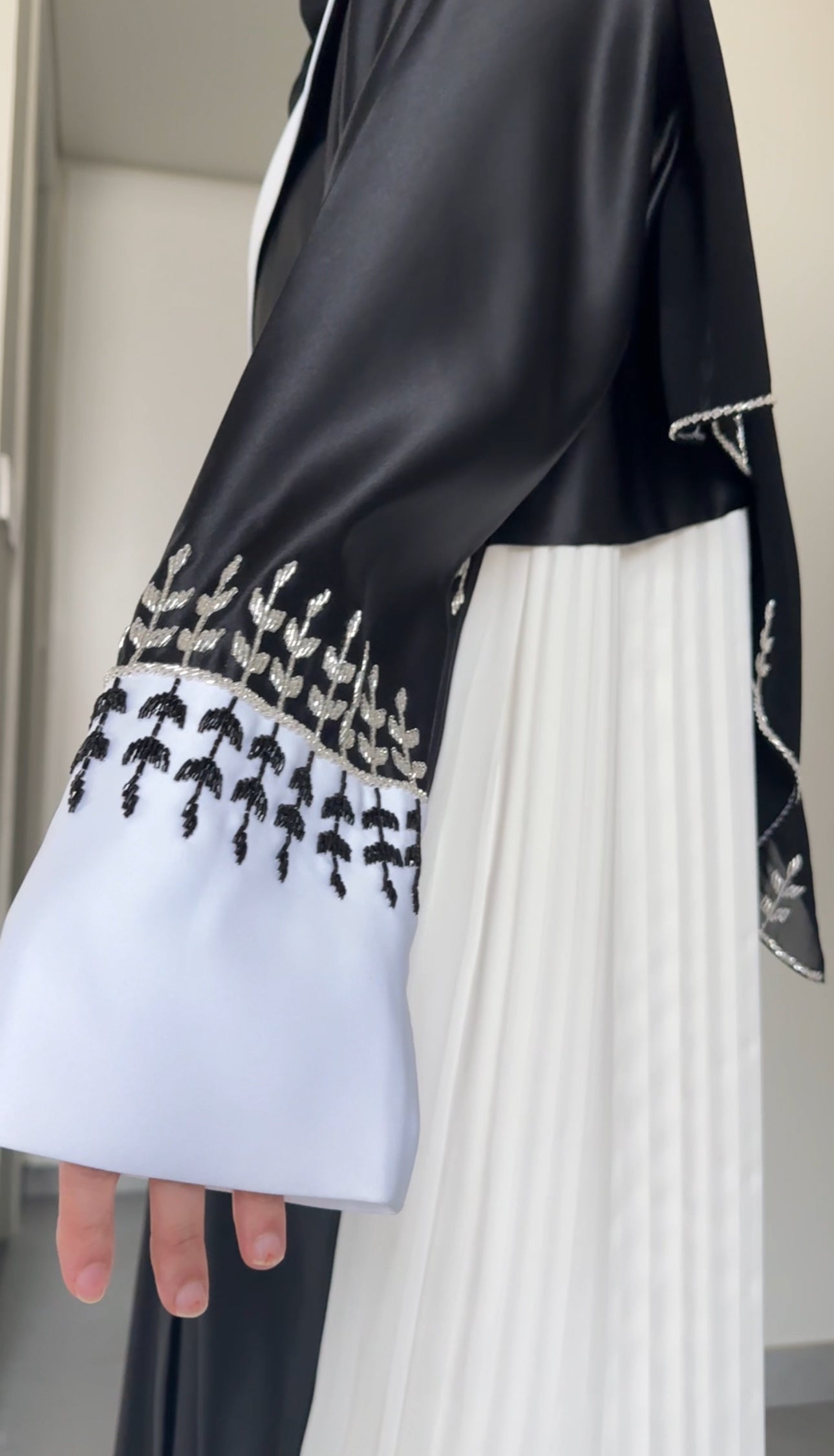 Boss Babe Black and white abayah