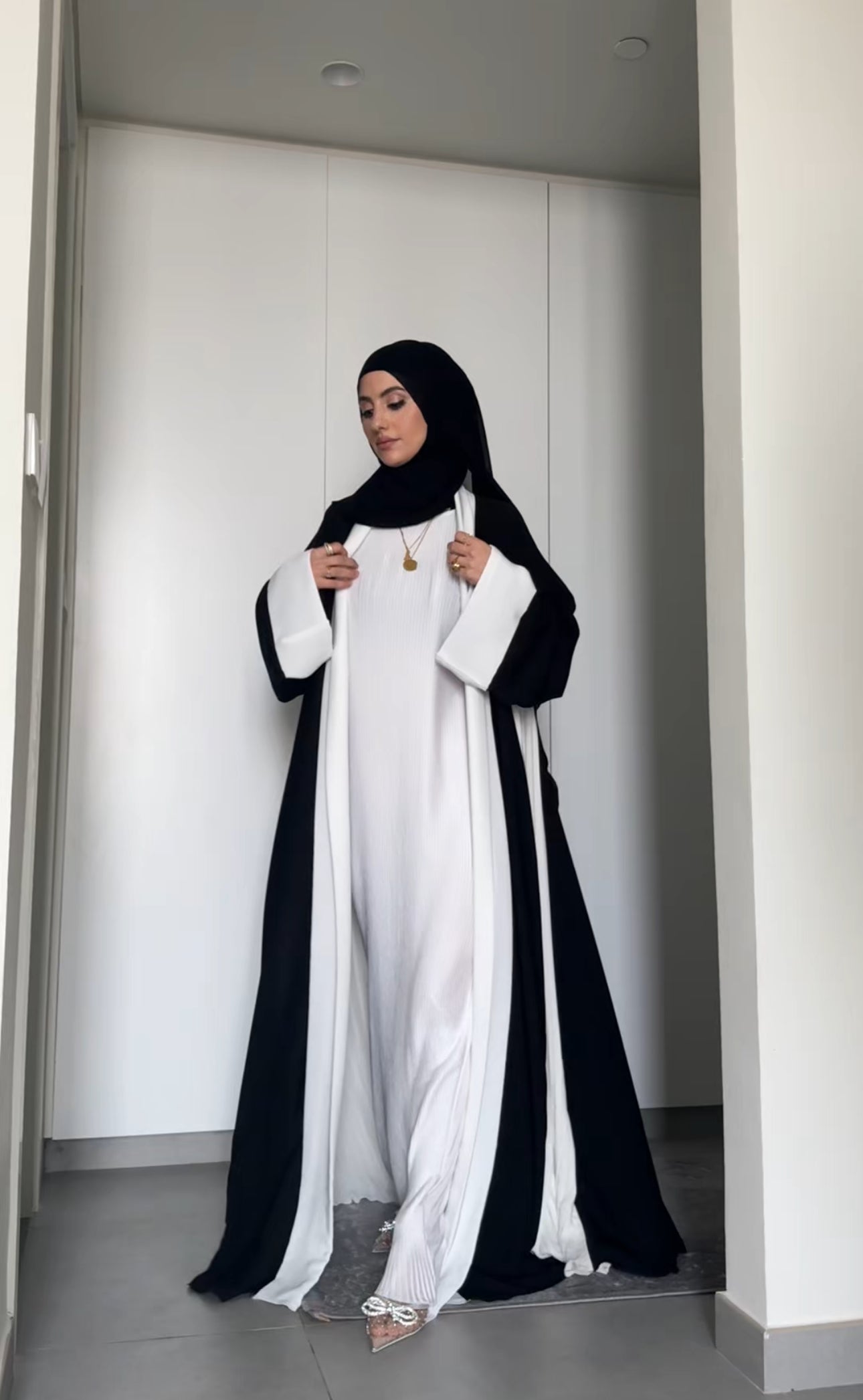 Black and white flowy abayah