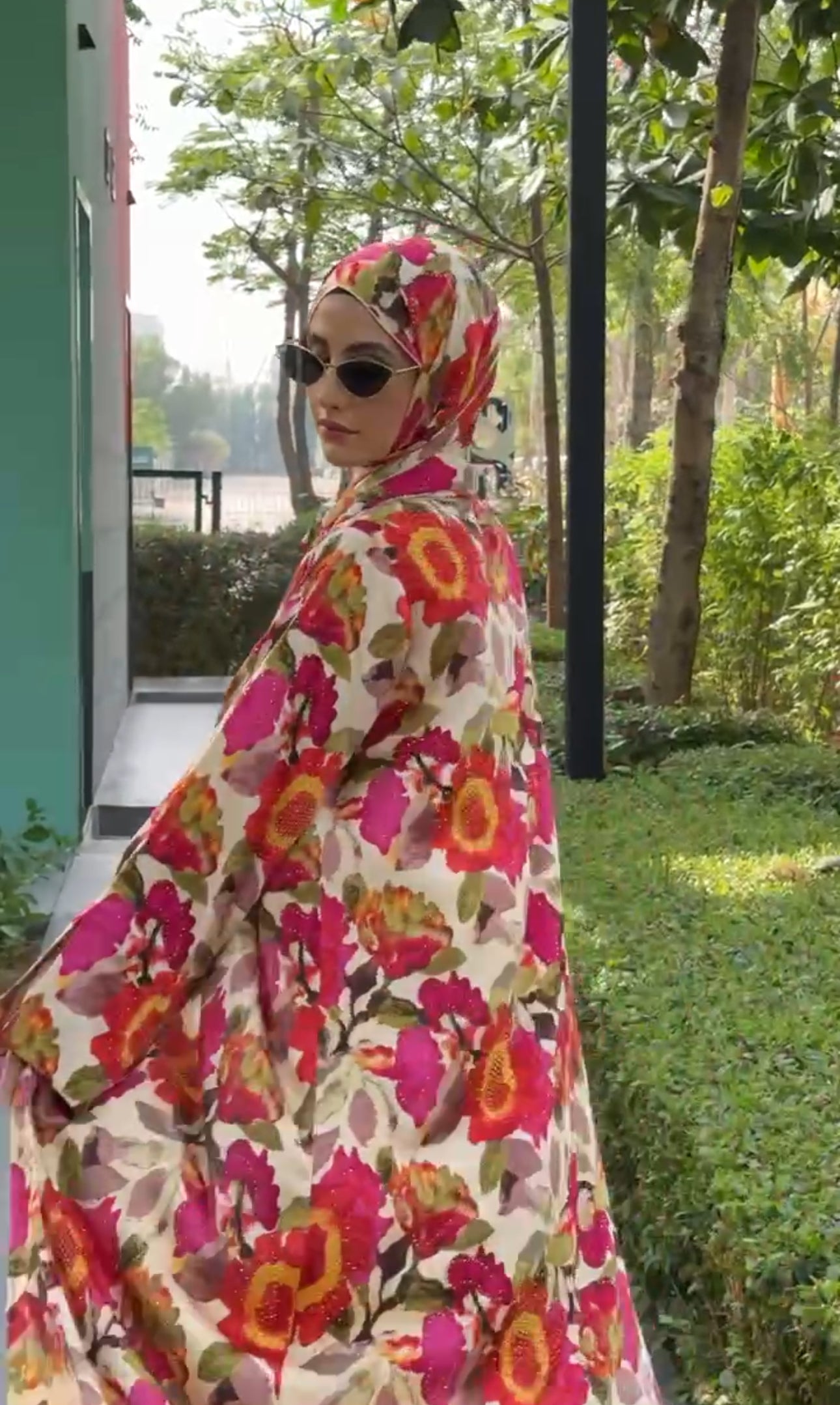 Pink 🌸 floral Abayah with matching scarf