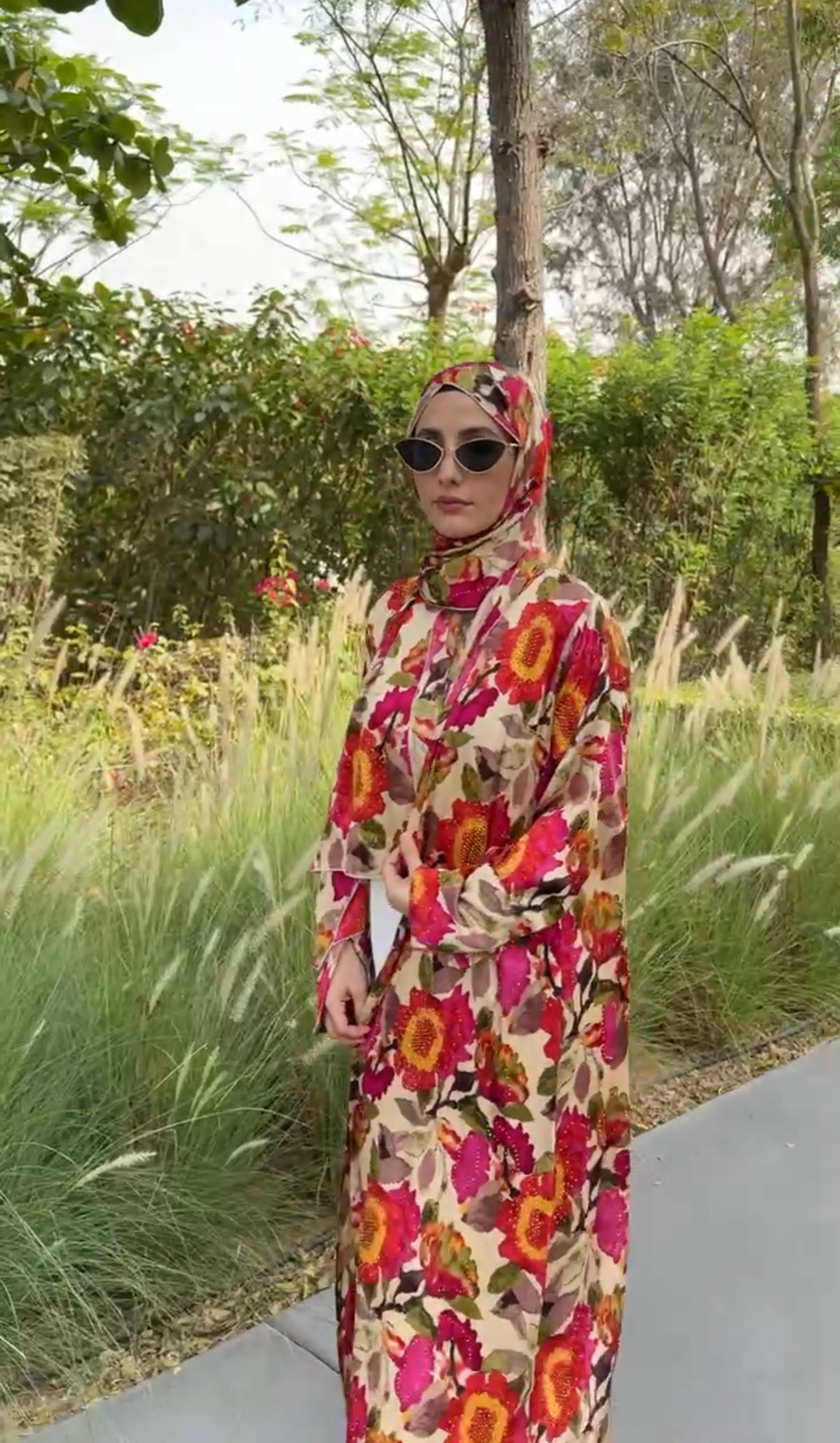 Pink 🌸 floral Abayah with matching scarf