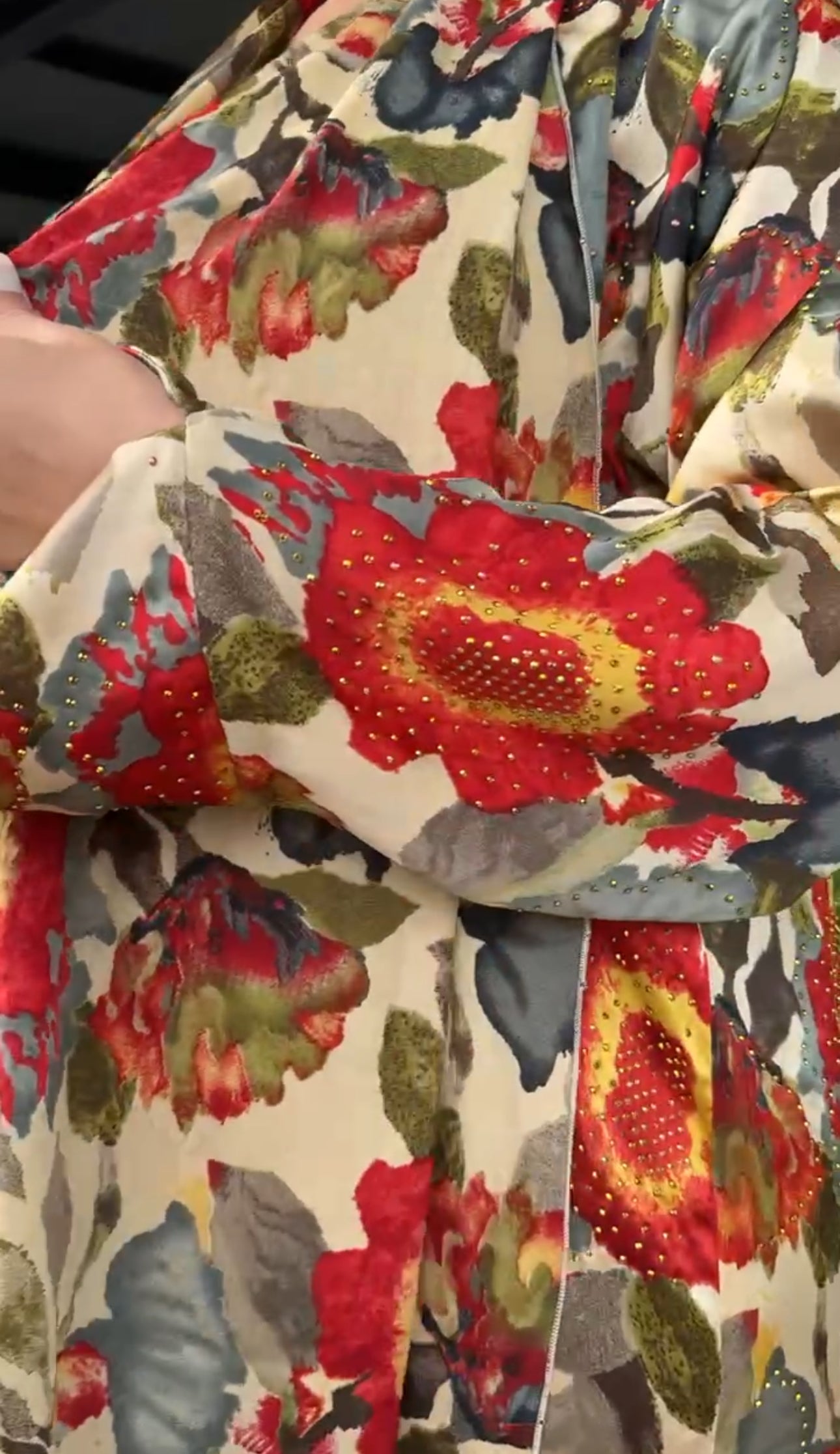 Red 🌹 floral Abayah with matching scarf