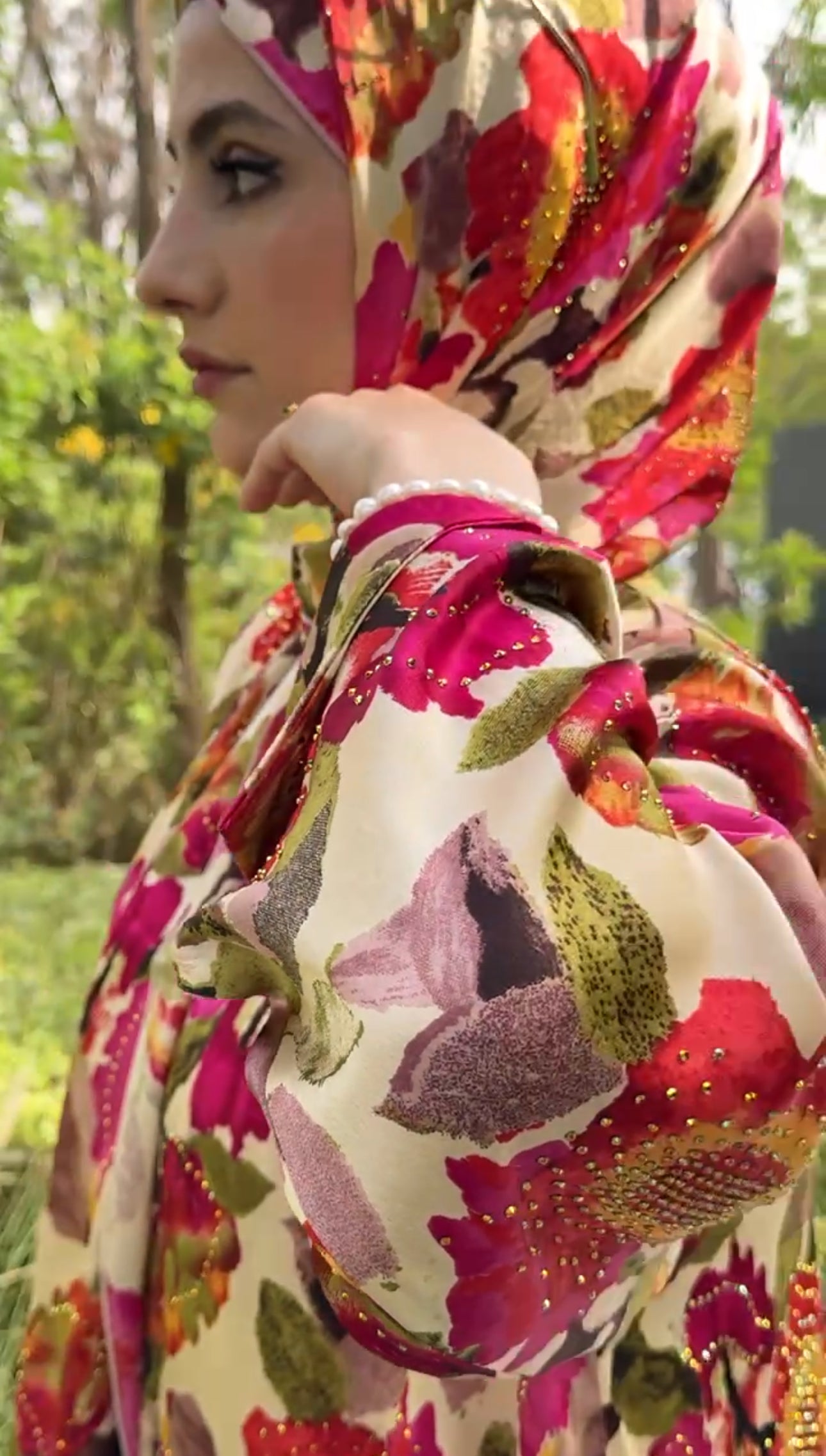 Pink 🌸 floral Abayah with matching scarf