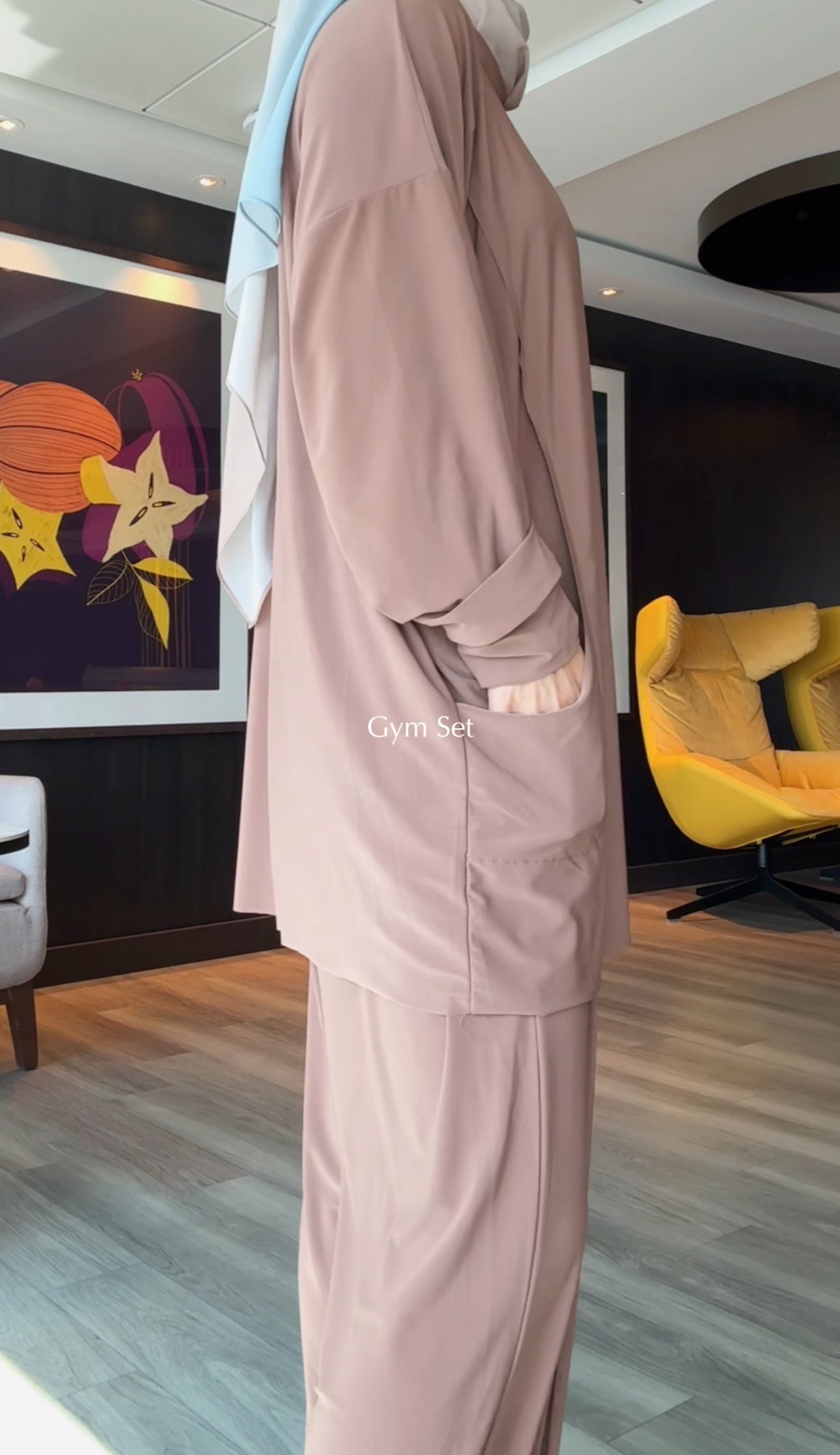 Brown stretch fabric set with pocket