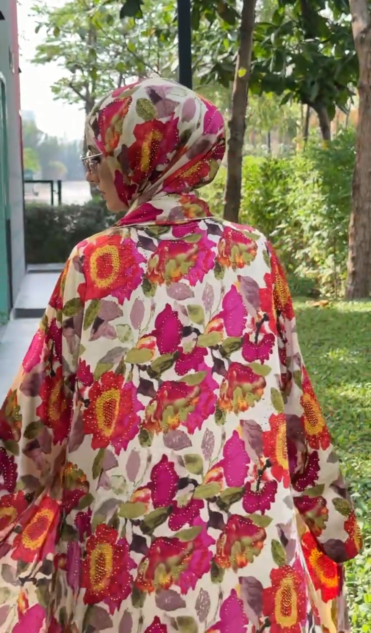 Pink 🌸 floral Abayah with matching scarf
