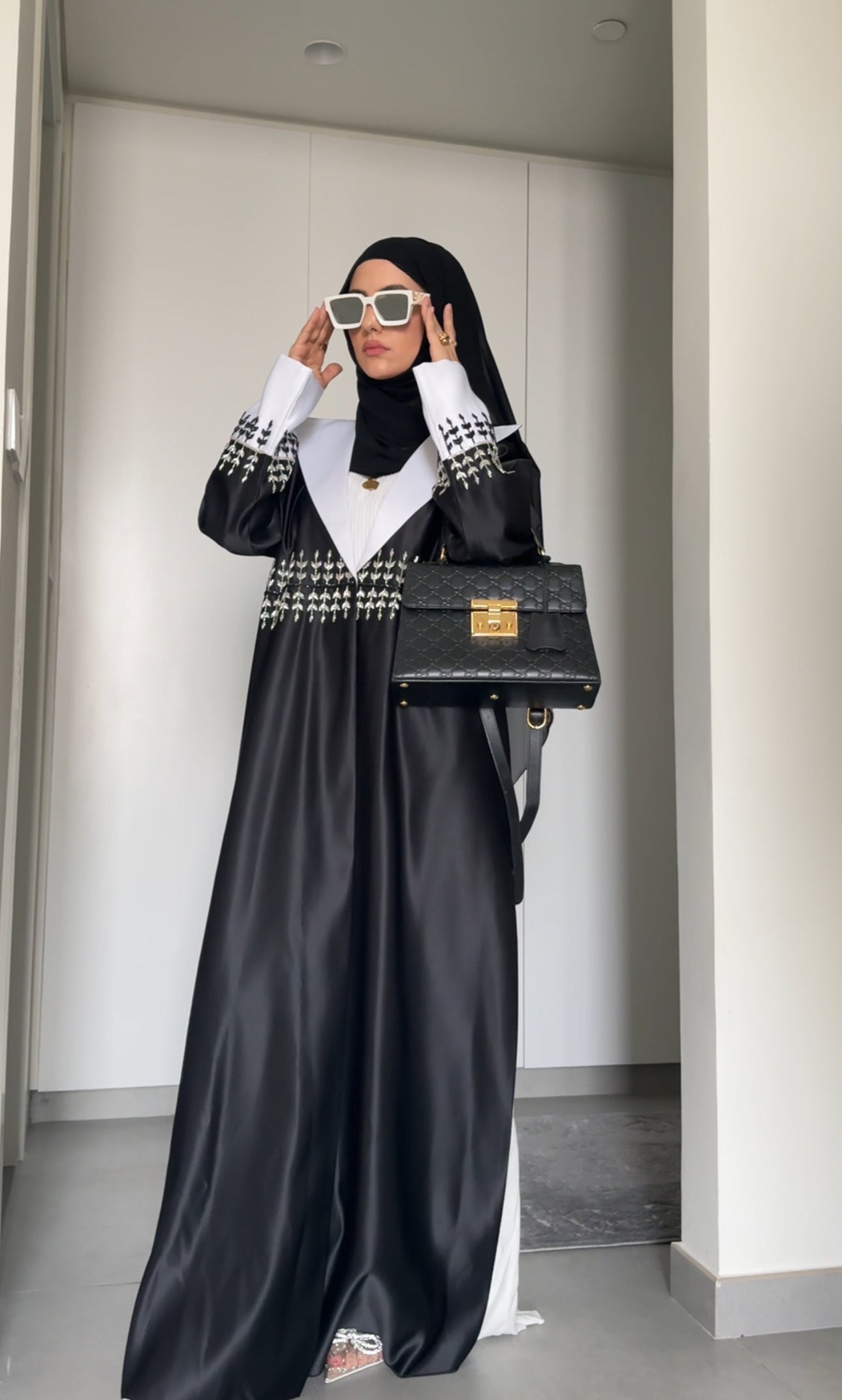 Boss Babe Black and white abayah