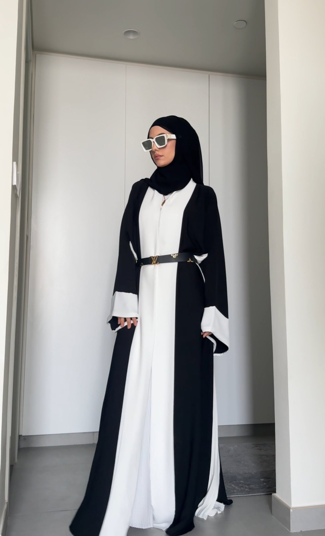Black and white flowy abayah