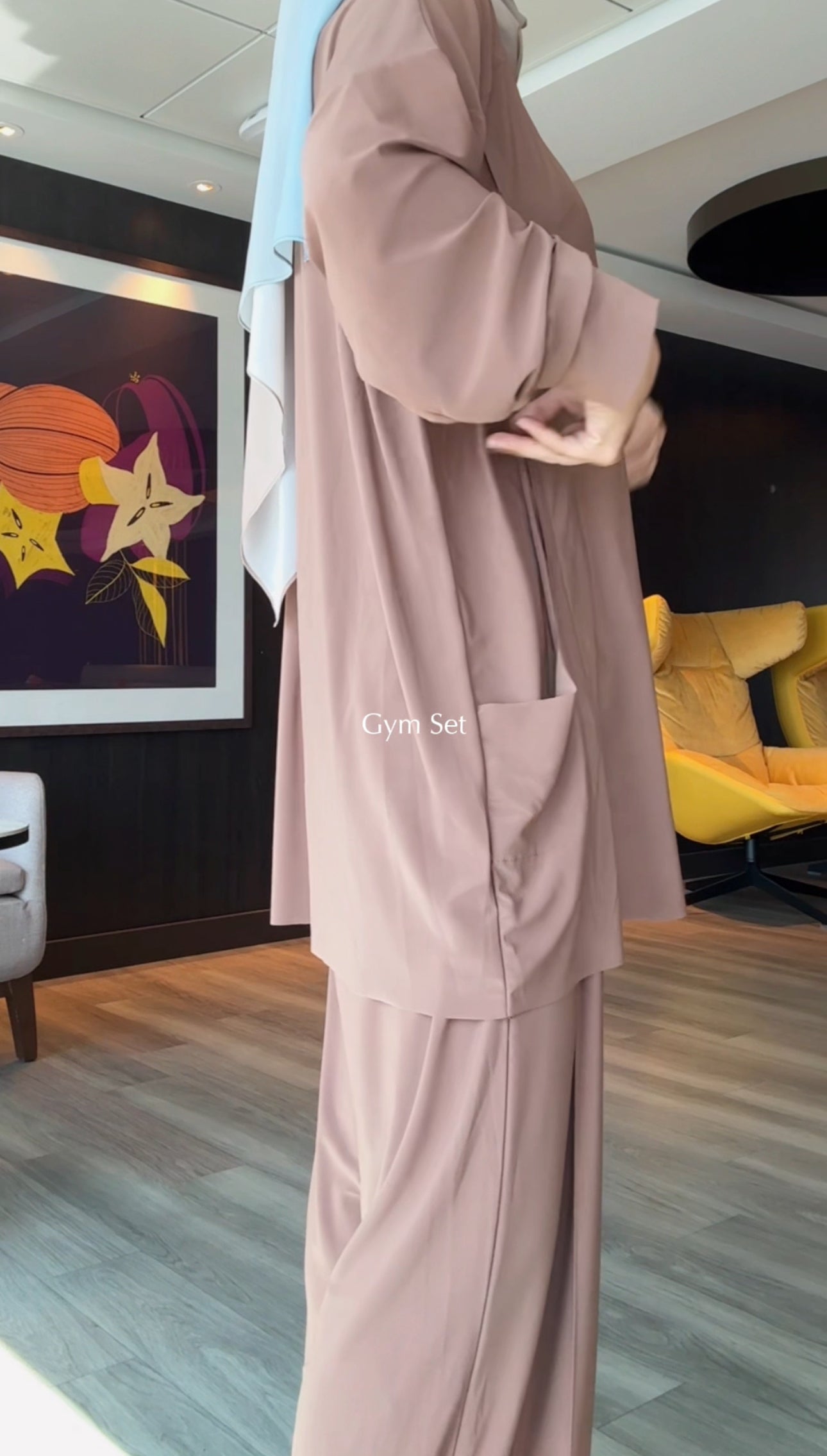 Brown stretch fabric set with pocket